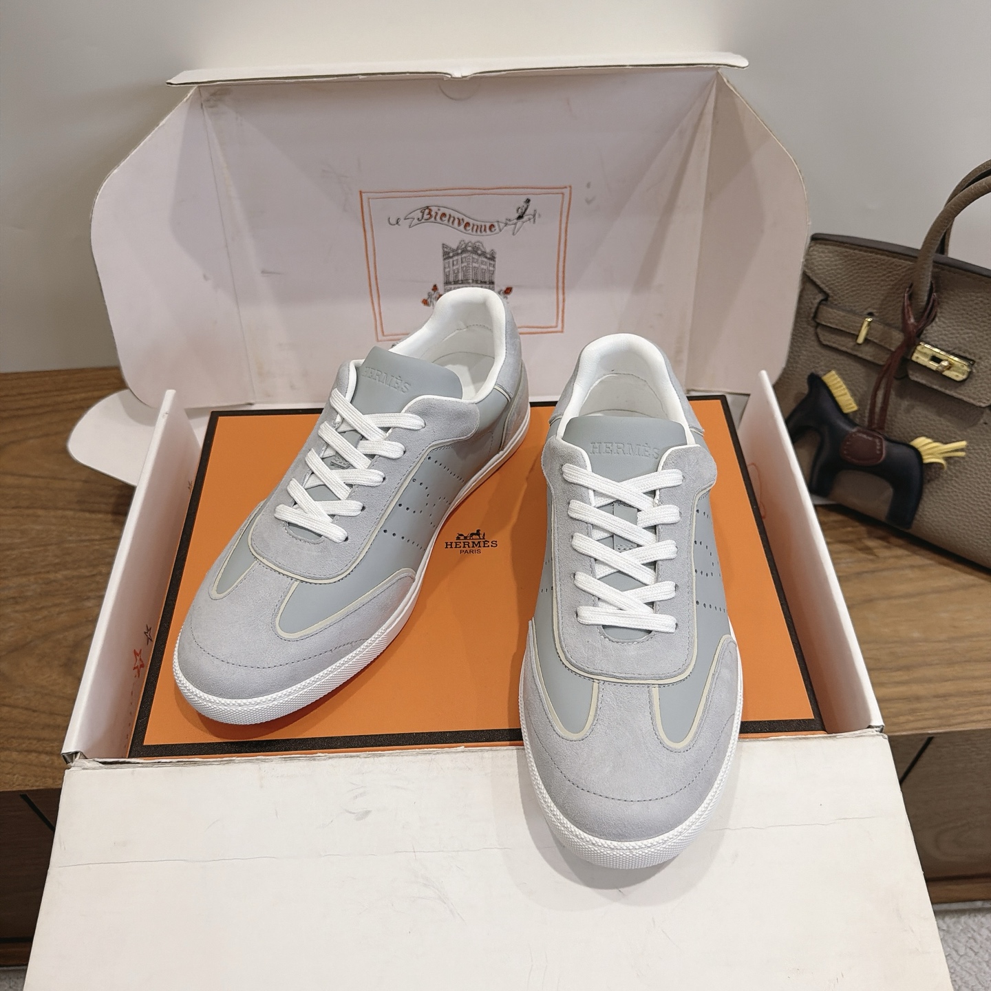 NO:922392,Hermes... a Eclair 2026 new popular series, originally developed, the shape is super positive, with a certain thickness and increased leg length!  Breathable, comfortable calfskin, spring and summer color matching, this item is both beautiful and comfortable!  Channel supply code size size 35-45 men's 20, casual shoes/sports shoes, hermes, sneakers, cowhide19860909Hermes... a Eclair 2026新款爆款系列,原版开发 版型超正,有一定厚度增高显腿长！透体透气 舒适的小牛皮 春夏拼色兼具颜值舒适度的单品！ 渠道货源 码数 size 35-45 男款20,休闲鞋/运动鞋,hermes,sneakers,cowhide,Women's Shoes