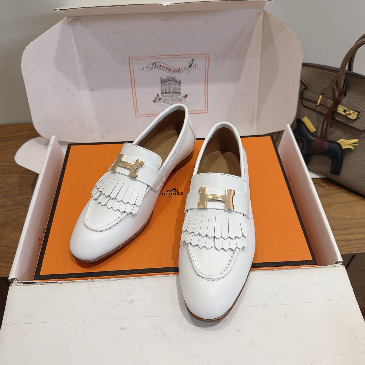 NO:925455,Hermes... a Eclair 2026 new color + hot style series, tassels and enamel hardware buckles, super correct version, with a certain thickness to increase the length of the legs!  It’s made of breathable and comfortable calfskin. It’s a spring and summer color matching item that’s both beautiful and comfortable!  Channel supply code size size 35-39 can be customized 40.41 42, loafers, hermes, loafers, cowhide19860909Hermes... a Eclair 2026新色+爆款系列,流苏搭配珐琅五金扣 版型超正,有一定厚度增高显腿长！透体透气 舒适的小牛皮了 春夏拼色兼具颜值舒适度的单品！ 渠道货源 码数 size 35-39可定40.41 42,乐福鞋,hermes,loafers,cowhide,Women's Shoes
