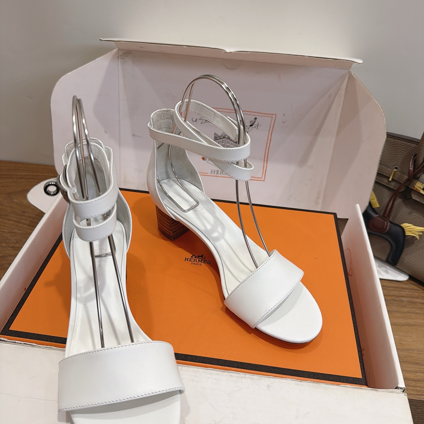 Sapatos femininos Hermes. um Éclair — photo 2