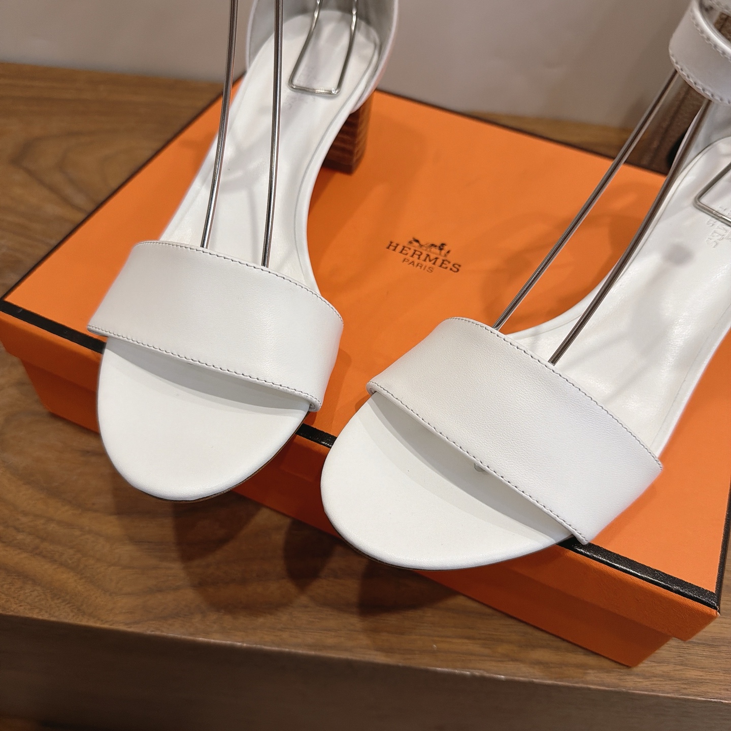 Sapatos femininos Hermes. um Éclair — photo 7