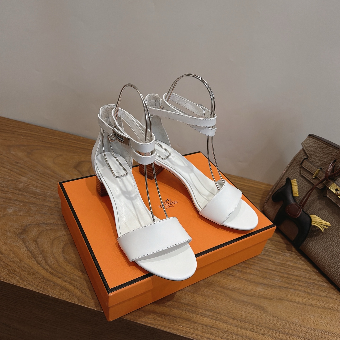 Sapatos femininos Hermes. um Éclair — photo 5