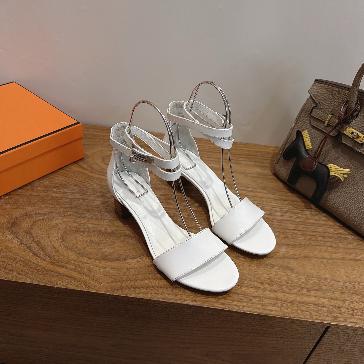 Sapatos femininos Hermes. um Éclair — photo 4