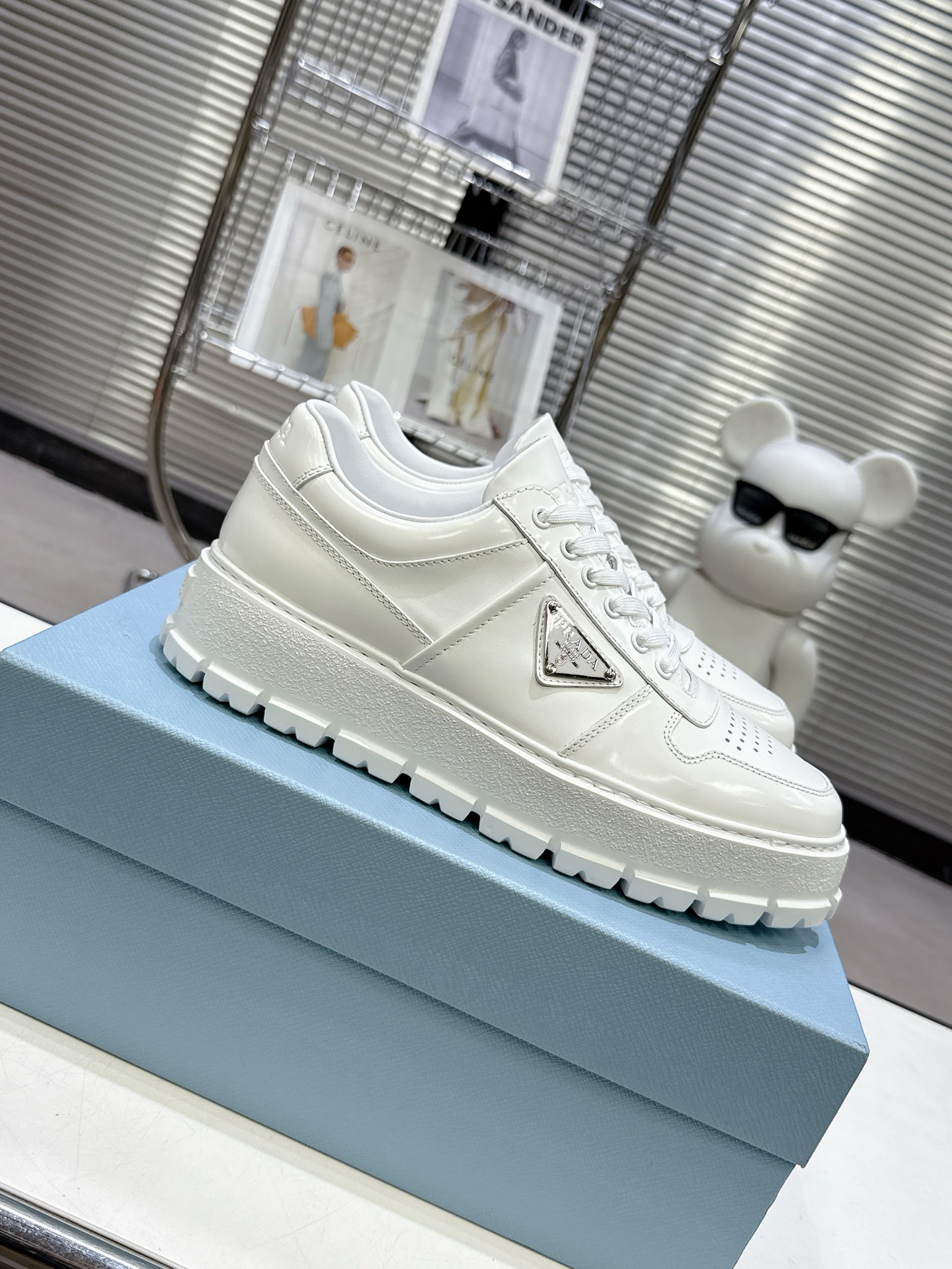 NO:240369,New PRADA 5 Prada products are released, and their strength is coming!  Many internet celebrities have the same style, fashionable and versatile nice items, Italian counter purchasing original shoes, 1 to 1 replica of the original flavor. This year's theme is not defined, reflecting the texture through simplicity and simplicity, and it reveals the momentum of a must-explore... The combination of gentleness and handsomeness is the finishing touch of women, wear-resistant ultra-light two-color outsole, breathable and comfortable inside sheepskin. Size: Women's 35-40Size men's 39-45 original packaging accessories., casual shoes/sports shoes, prada, prada, sneakers, sheepskin19860909出PRADA 5普拉达新品,实力来袭！众多网红同款,时髦百搭nice单品,意大利专柜代购原版鞋开发,1比1照足原味复刻.今年的主题就是不被定义 通过简单简洁体现质感处处都流露着必爆气势…集温柔和帅气为一身 女人的点睛之笔 耐磨超轻双色大底 羊皮内里透气舒适 .Size: 女款35-40Size男款39-45 原版包装配件.,休闲鞋/运动鞋,prada,prada,sneakers,sheepskin,Women's Shoes