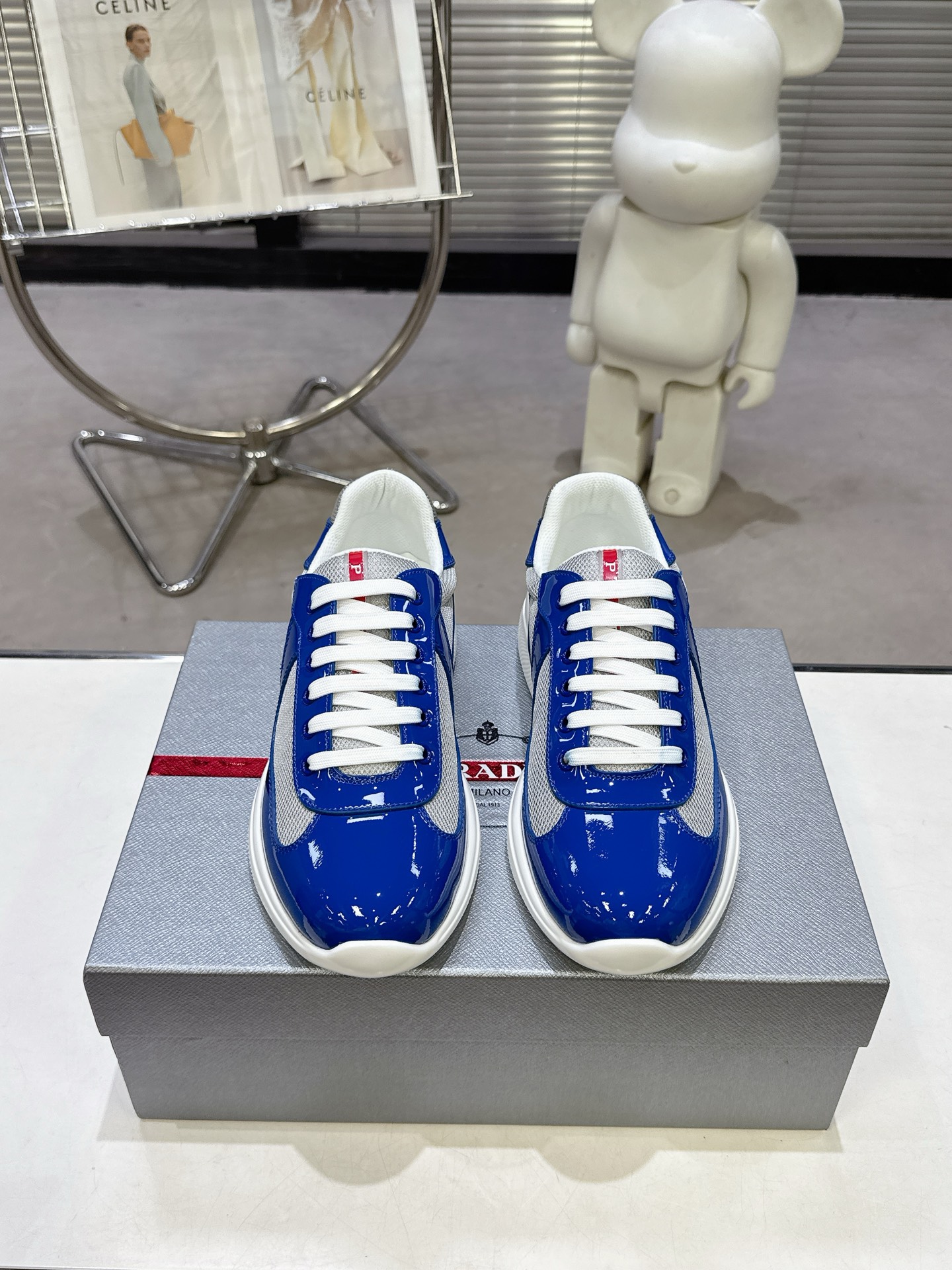 NO:613879,Out of Prada PRADA sneakers, the dual material of fabric and leather continues the iconic original design, using soft and durable leather with innovative breathable Bike fabric material, inspired by sailing sports design. Size: 39-46, casual shoes/sneakers, prada, prada, sneakers19860909出 普拉达PRADA运动鞋 织物皮革双重材质延承标志性原版设计,以柔软耐用的皮革搭配创新型透气Bike织物材质,灵感源自帆船运动设计 码数:39-46,休闲鞋/运动鞋,prada,prada,sneakers,Women's Shoes