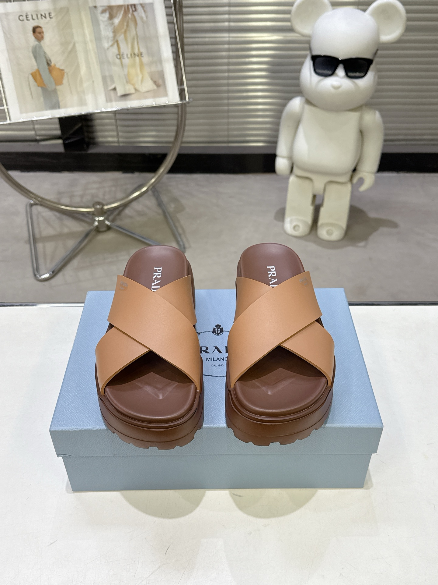 NO:820003,PRADA Prada's popular spring and summer sandals series. Fabric: original cut rubber upper. Outsole: original molded ultra-light outsole. Sole thickness: 5.5cm. Size: 35-40. 41 can be customized. Packaging: original full set of packaging, slippers, prada, prada, sandals, slippers.19860909PRADA普拉达春夏爆款凉鞋系列 面料:原版切割工艺橡胶鞋面 大底:原版开模超轻大底 底厚:5.5cm 码数:35-40. 41可定做 包装:原版全套包装,拖鞋,prada,prada,sandals,slippers,Women's Shoes