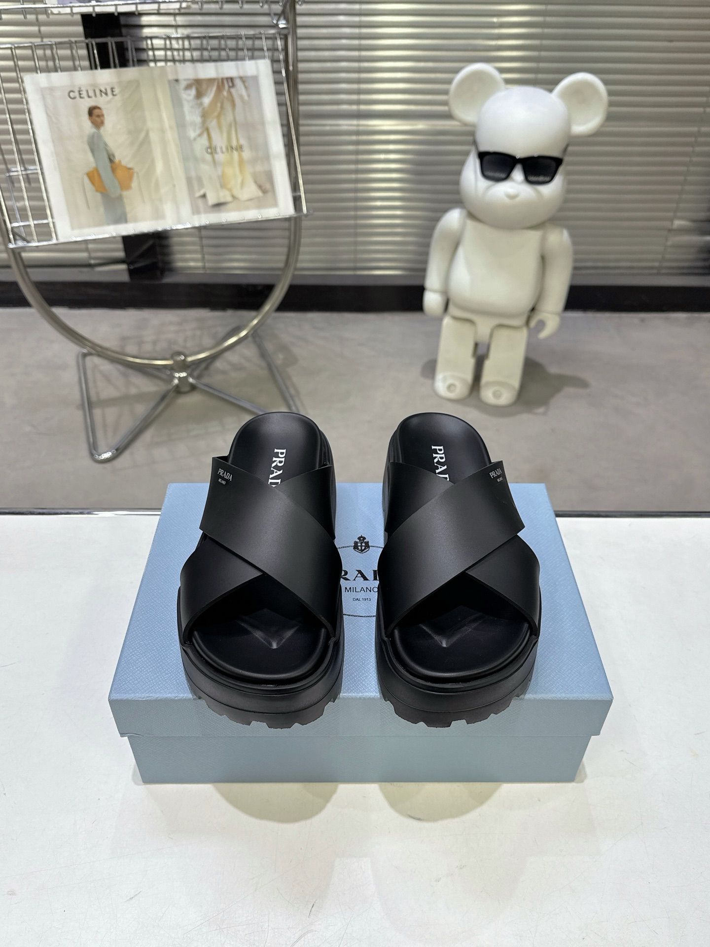 NO:820018,PRADA Prada's popular spring and summer sandals series. Fabric: original cut rubber upper. Outsole: original molded ultra-light outsole. Sole thickness: 5.5cm. Size: 35-40. 41 can be customized. Packaging: original full set of packaging, slippers, prada, prada, sandals, slippers.19860909PRADA普拉达春夏爆款凉鞋系列 面料:原版切割工艺橡胶鞋面 大底:原版开模超轻大底 底厚:5.5cm 码数:35-40. 41可定做 包装:原版全套包装,拖鞋,prada,prada,sandals,slippers,Women's Shoes