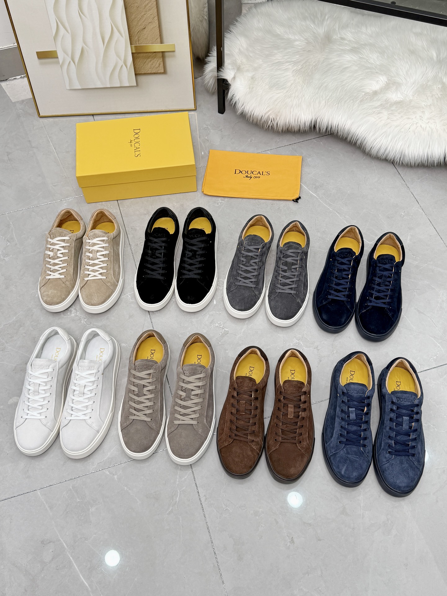 NO:955485,2026 latest Doucal’s men’s shoes, comfortable and breathable fabrics, imported cow suede upper and calf leather, imported cow lining shock-absorbing molded insole, original one-to-one suction-molded foam molded sole, light and comfortable non-slip white shoes, size 39-46,,cowhide198609092026最新款Doucal’s男鞋＇ 面料舒适透气,进口牛反绒鞋面加小牛皮＇内里进口牛里减震成型鞋垫 原版一比一吸模发泡成型底 轻型舒适防滑小白鞋 码数39-46,,cowhide,Men's shoes