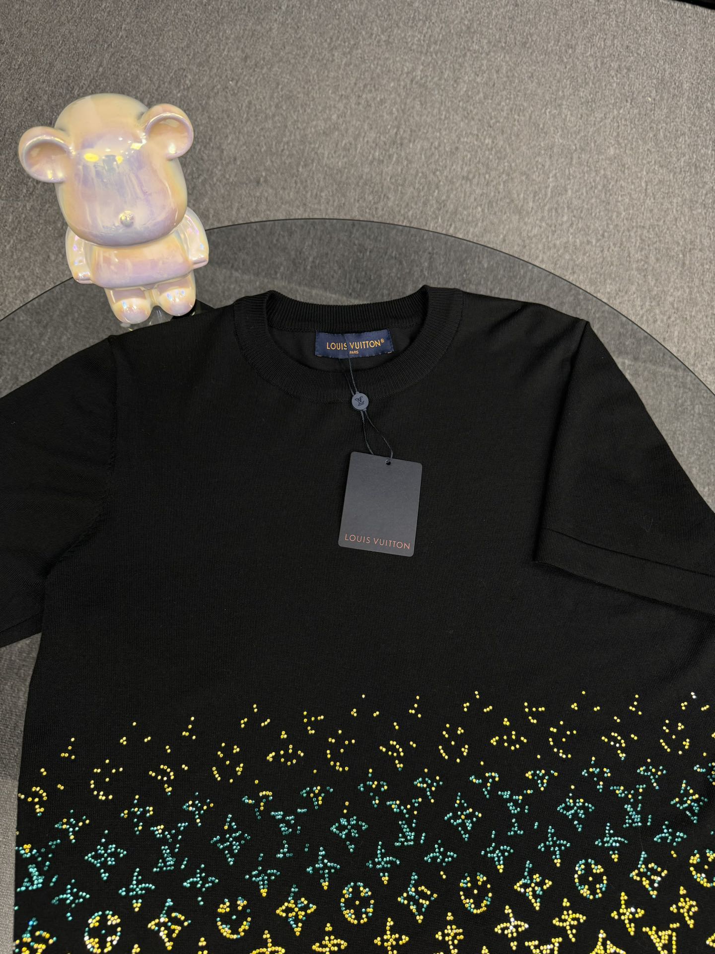 Louis Vuitton Camiseta de Manga Corta con Diamantes de Imitación 2025 4 i1745601485 3612 0