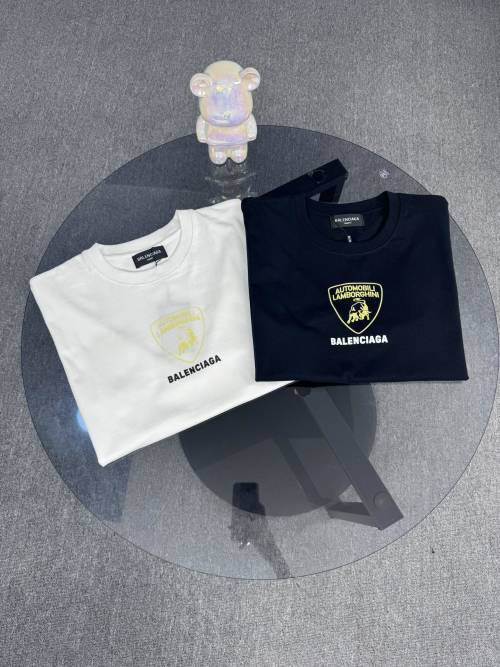 Balenciaga x Lamborghini Camiseta de Manga Corta con Logo Estampado 16 Balenciaga x Lamborghini Camiseta de Manga Corta con Logo Estampado