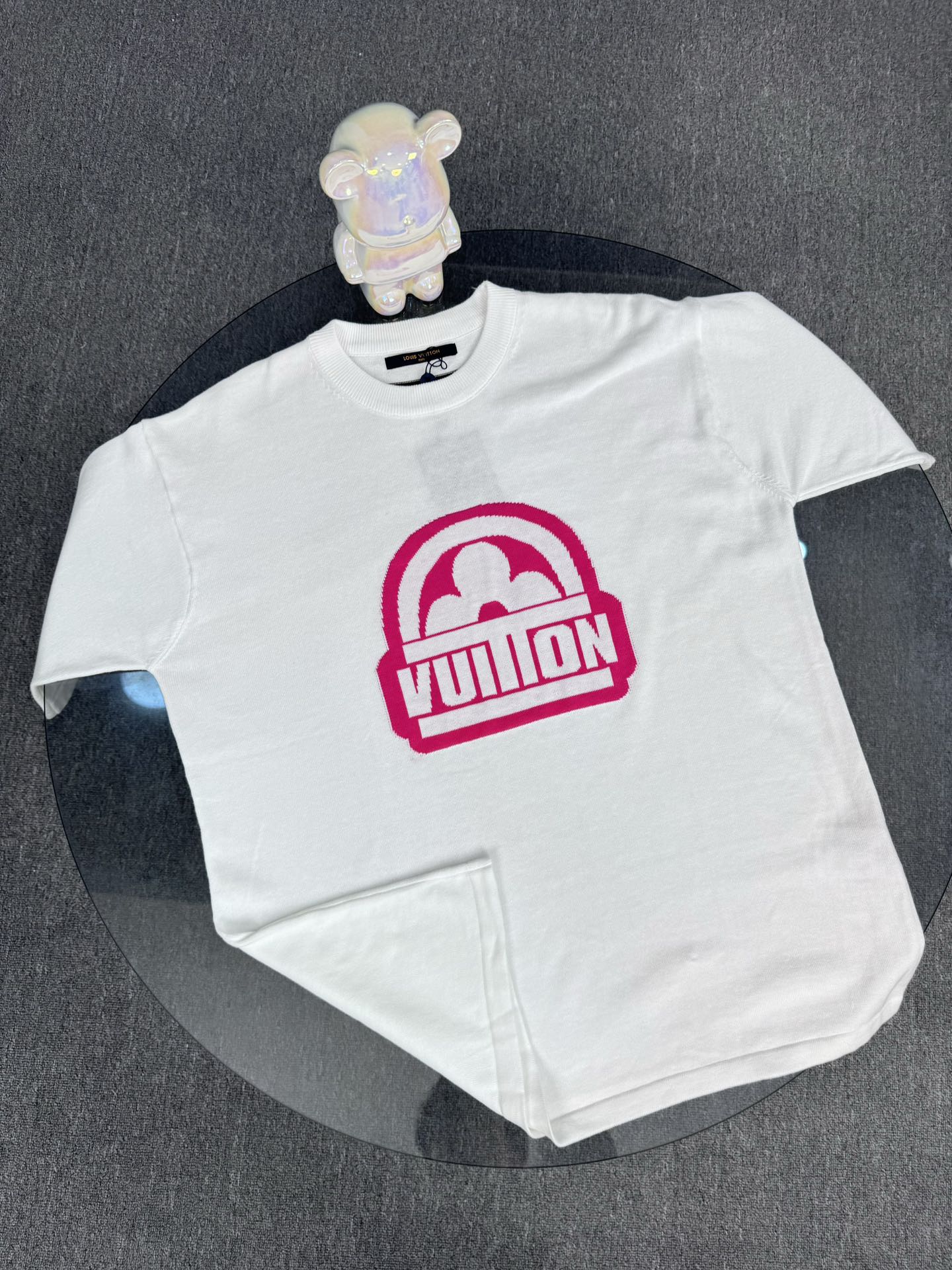 Louis Vuitton Camiseta de Algodón con Estampado de Trébol Rosado 3 i1745871829 7158 2