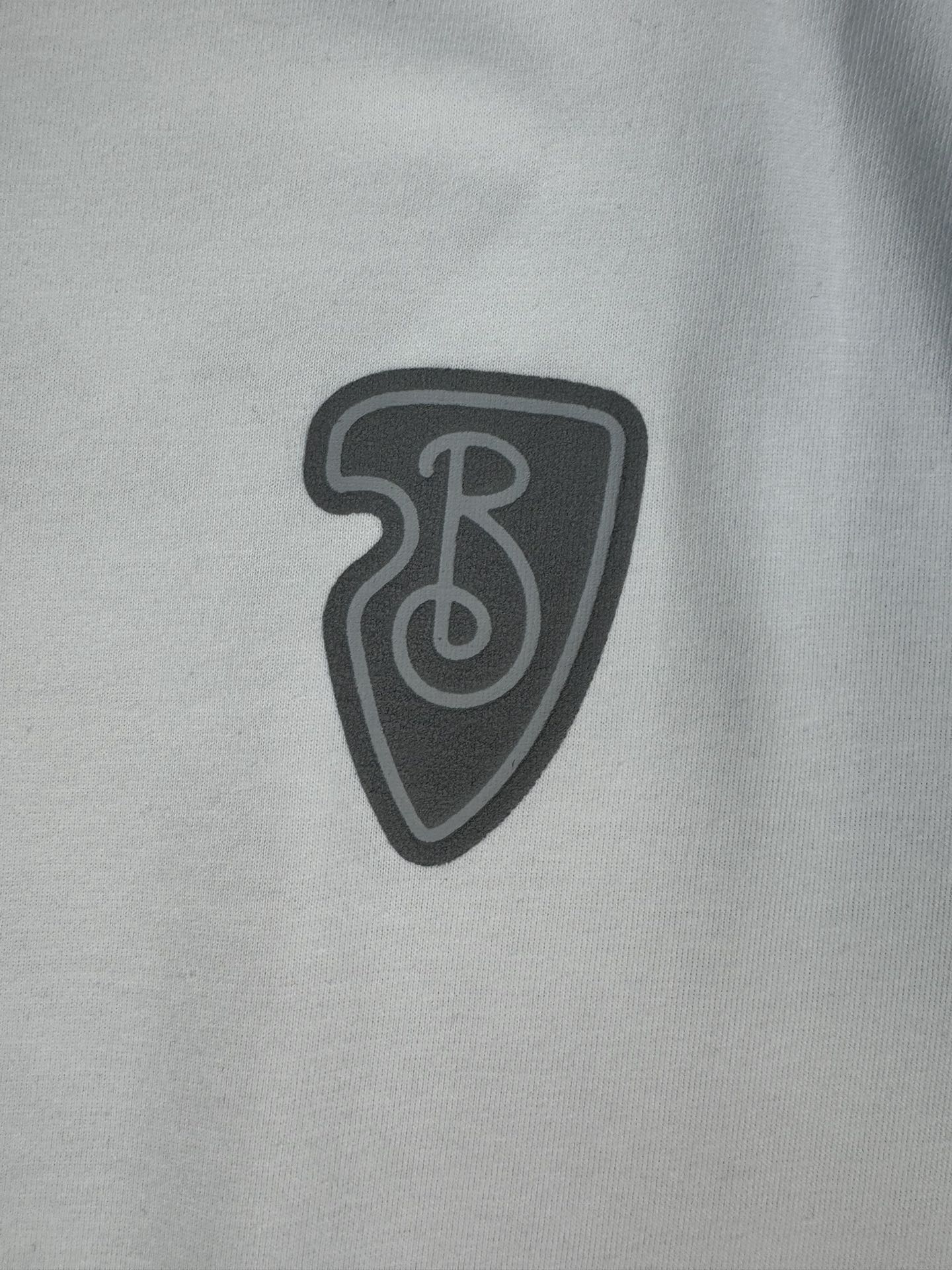 Burberry Camiseta Clásica con Logo Bordado para Hombre y Mujer 6 i1745872098 1002 8