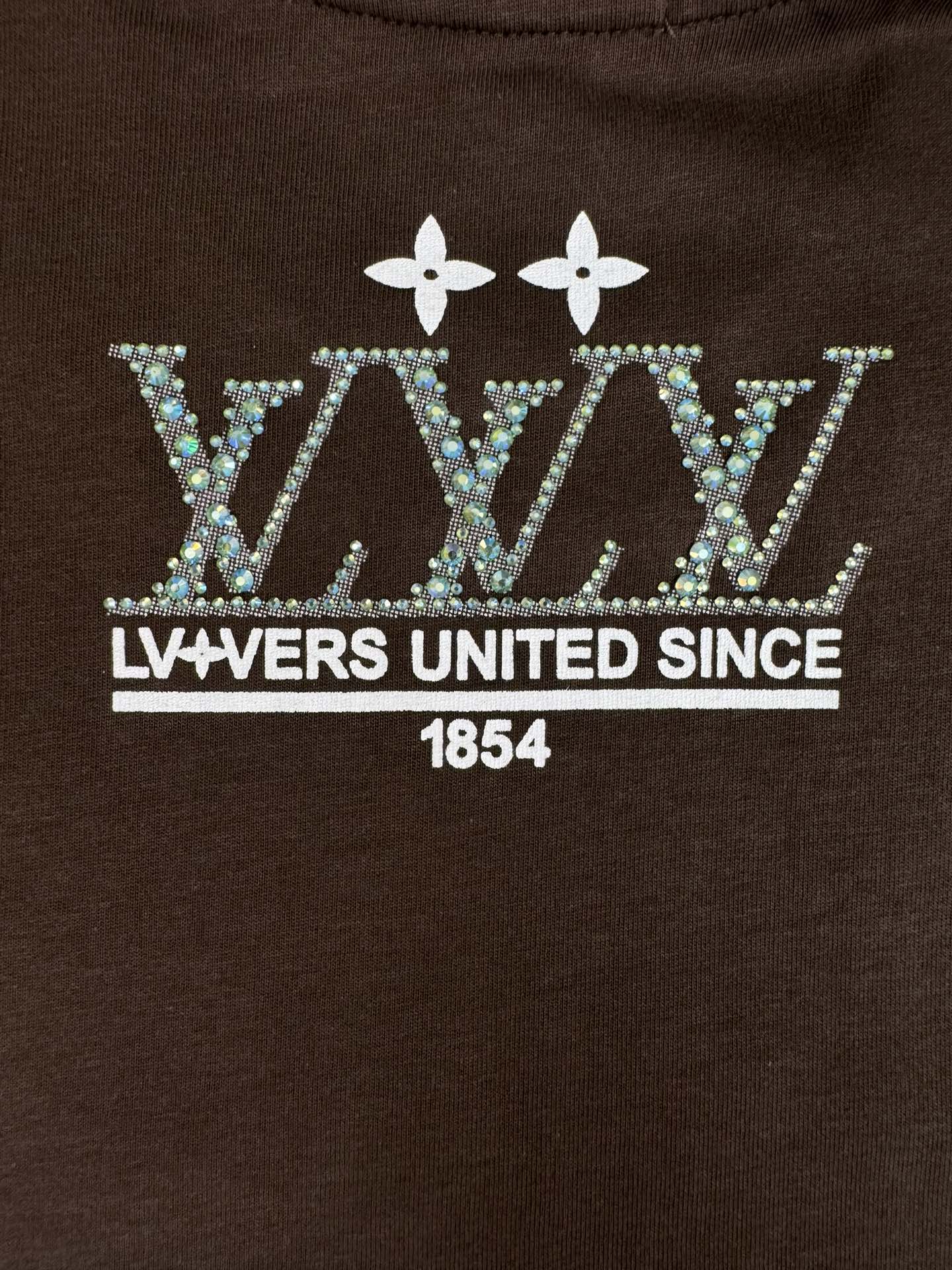 Louis Vuitton Camiseta de Manga Corta con Estampado de Diamante para Hombre 4 i1745872153 7446 2
