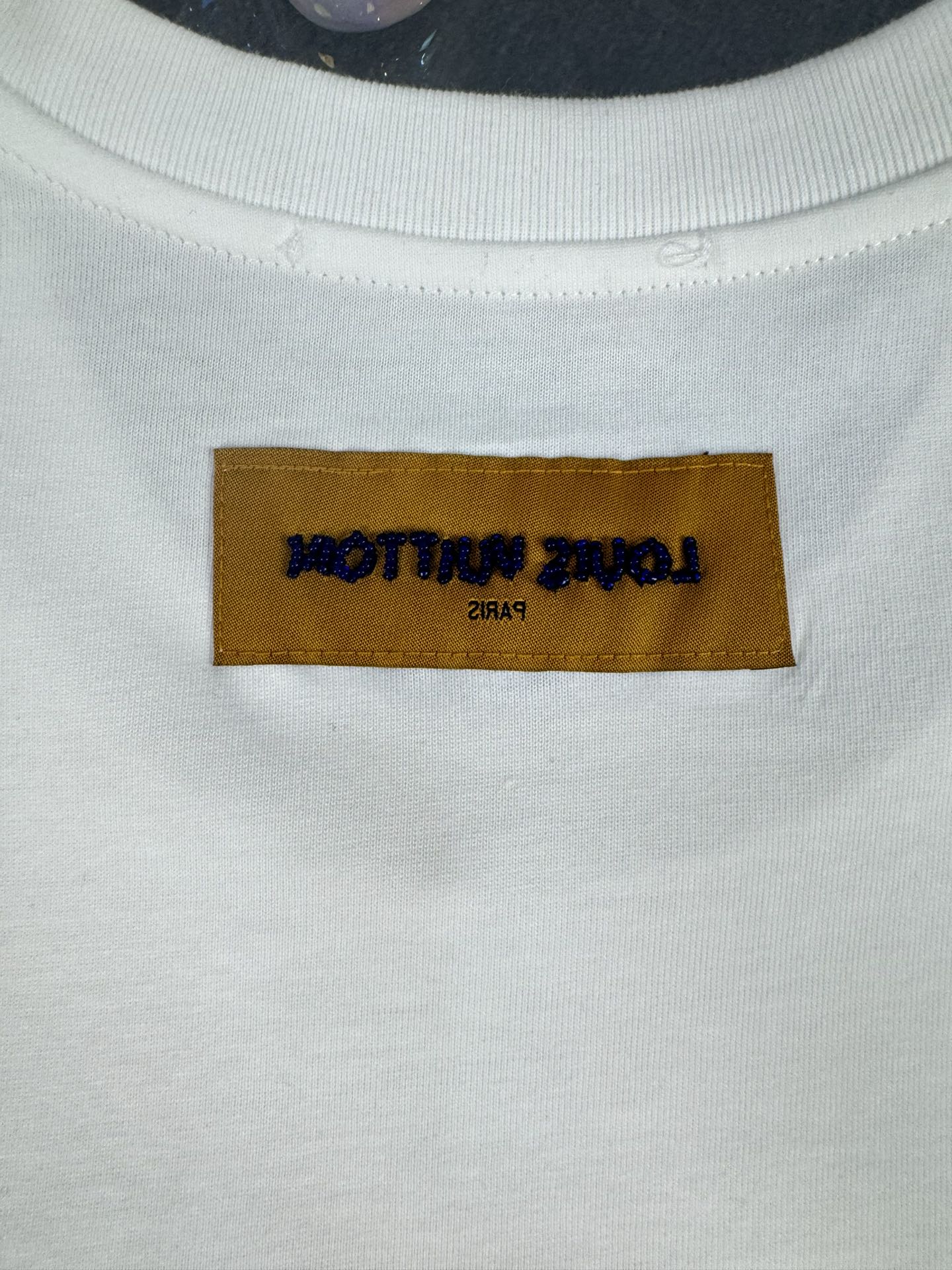 Louis Vuitton Camiseta de Manga Corta con Bordado de Perlas Premium 2025 8 i1746124695 7004 2