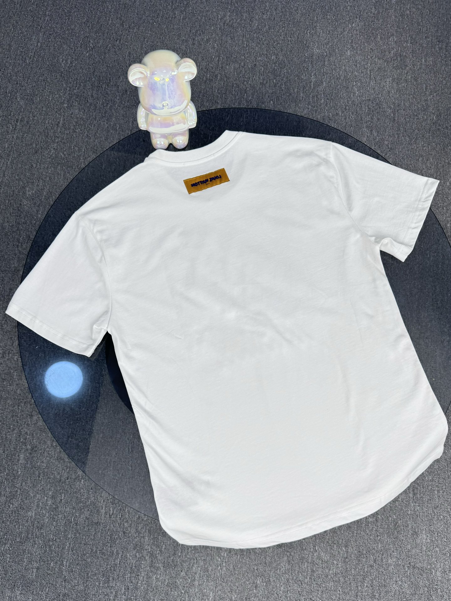 Louis Vuitton Camiseta de Manga Corta con Bordado de Perlas Premium 2025 10 i1746124695 7928 1