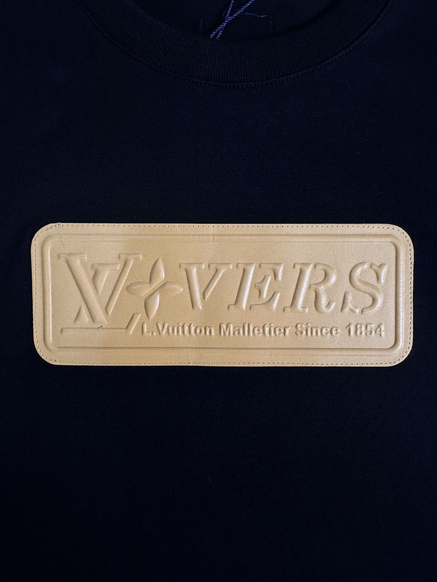 Louis Vuitton Camiseta de Algodón con Logotipo VVN de Cuero para Hombre 6 i1746147145 3949 3