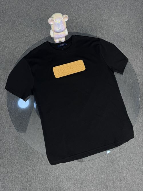 Louis Vuitton Camiseta de Algodón con Logotipo VVN de Cuero para Hombre 16 Louis Vuitton Camiseta de Algodón con Logotipo VVN de Cuero para Hombre