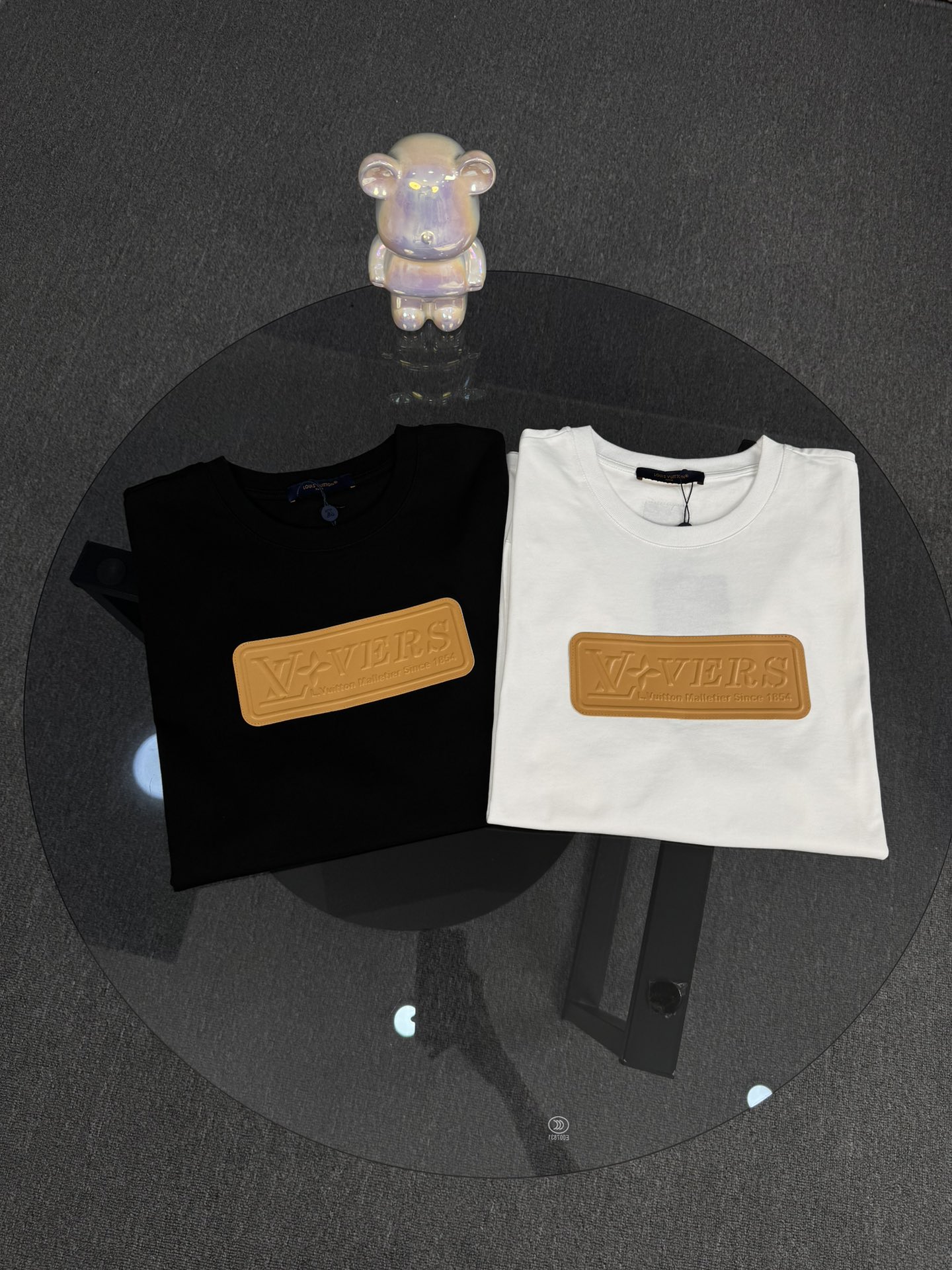Louis Vuitton Camiseta de Algodón con Logotipo VVN de Cuero para Hombre 3 i1746147145 6312 6