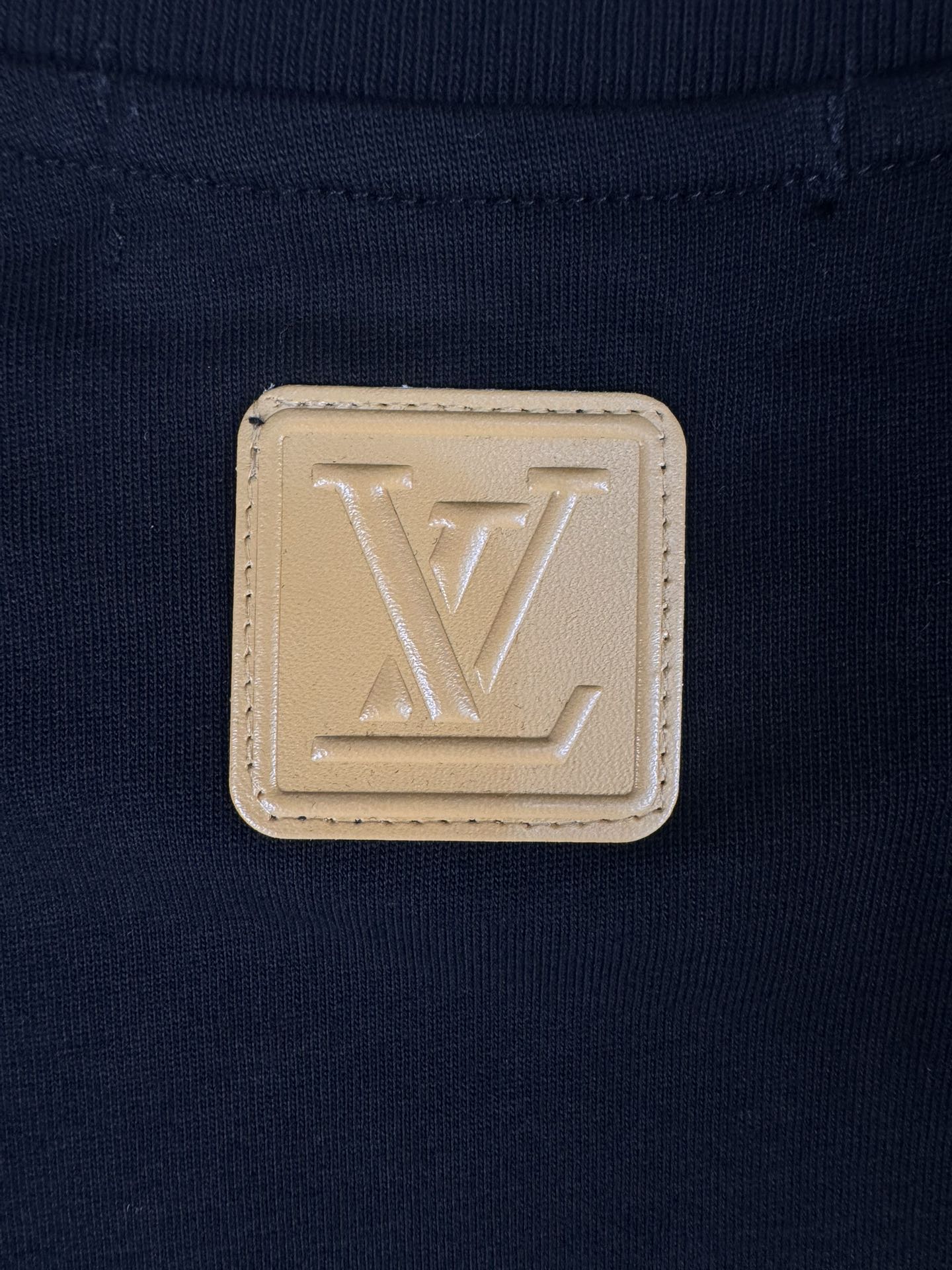 Louis Vuitton Camiseta de Algodón con Logotipo VVN de Cuero para Hombre 8 i1746147145 9629 4