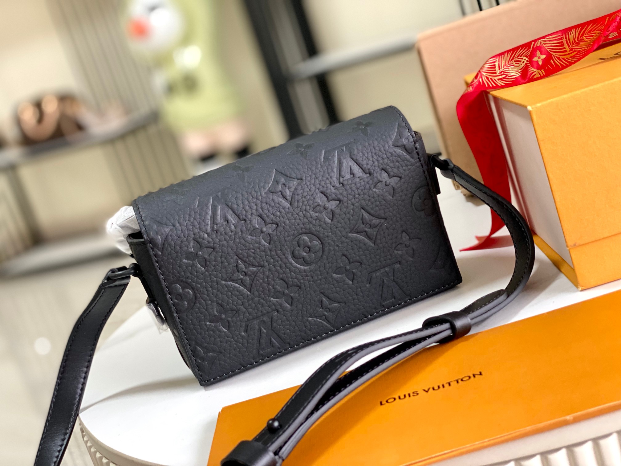 Louis Vuitton Haute Couture Classic Luxury Handbag Shoulder Crossbody 4