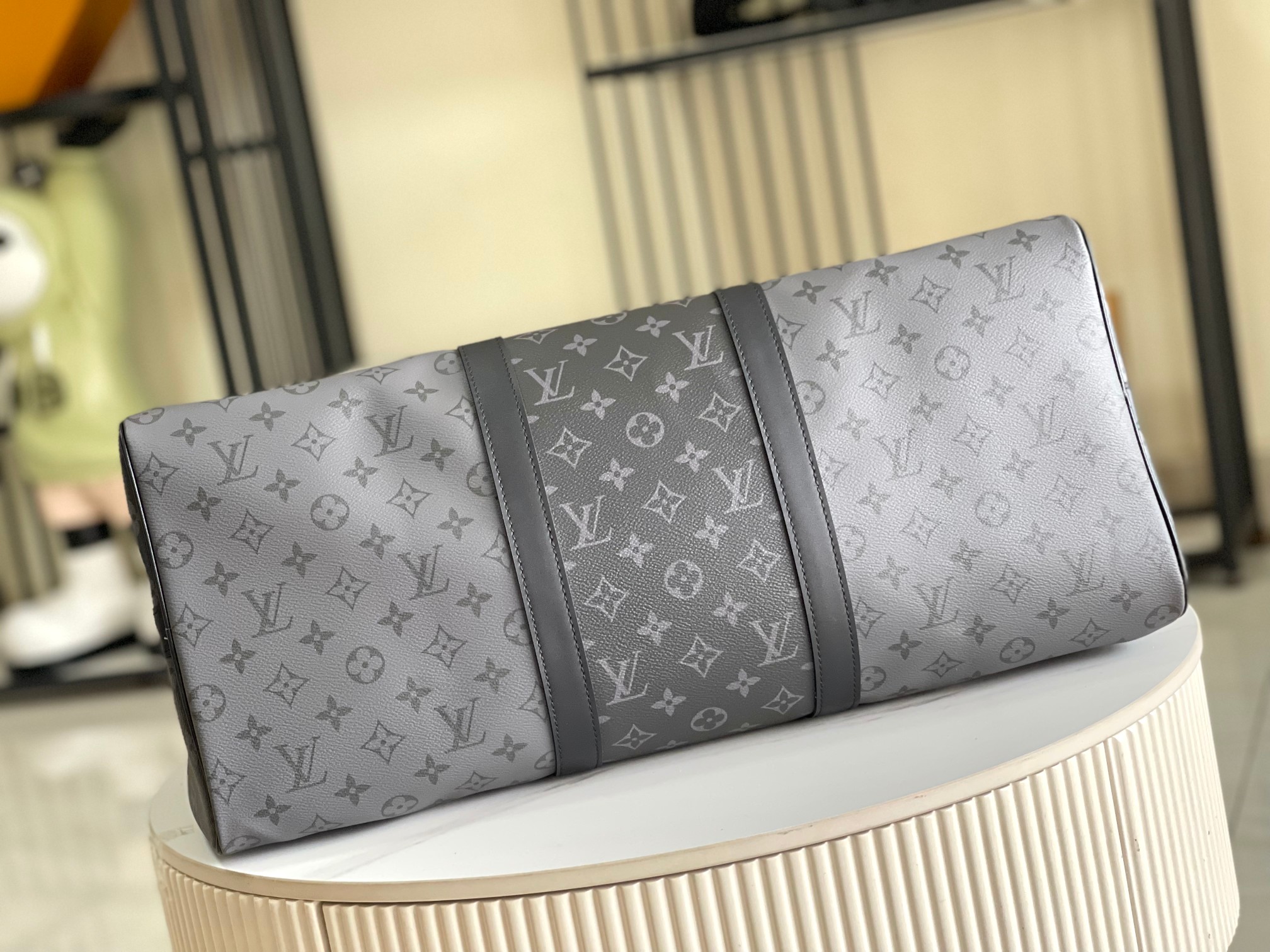 p1300。（163 芯片）特级配全套包装【特级全钢五金 原厂皮】M45392 黑花 皮料是意大利A级皮料是在于品质、五金、面料、手工、油边、A级出品、图片跟产品一致丶配全套包装.尺寸:50x29x25CM