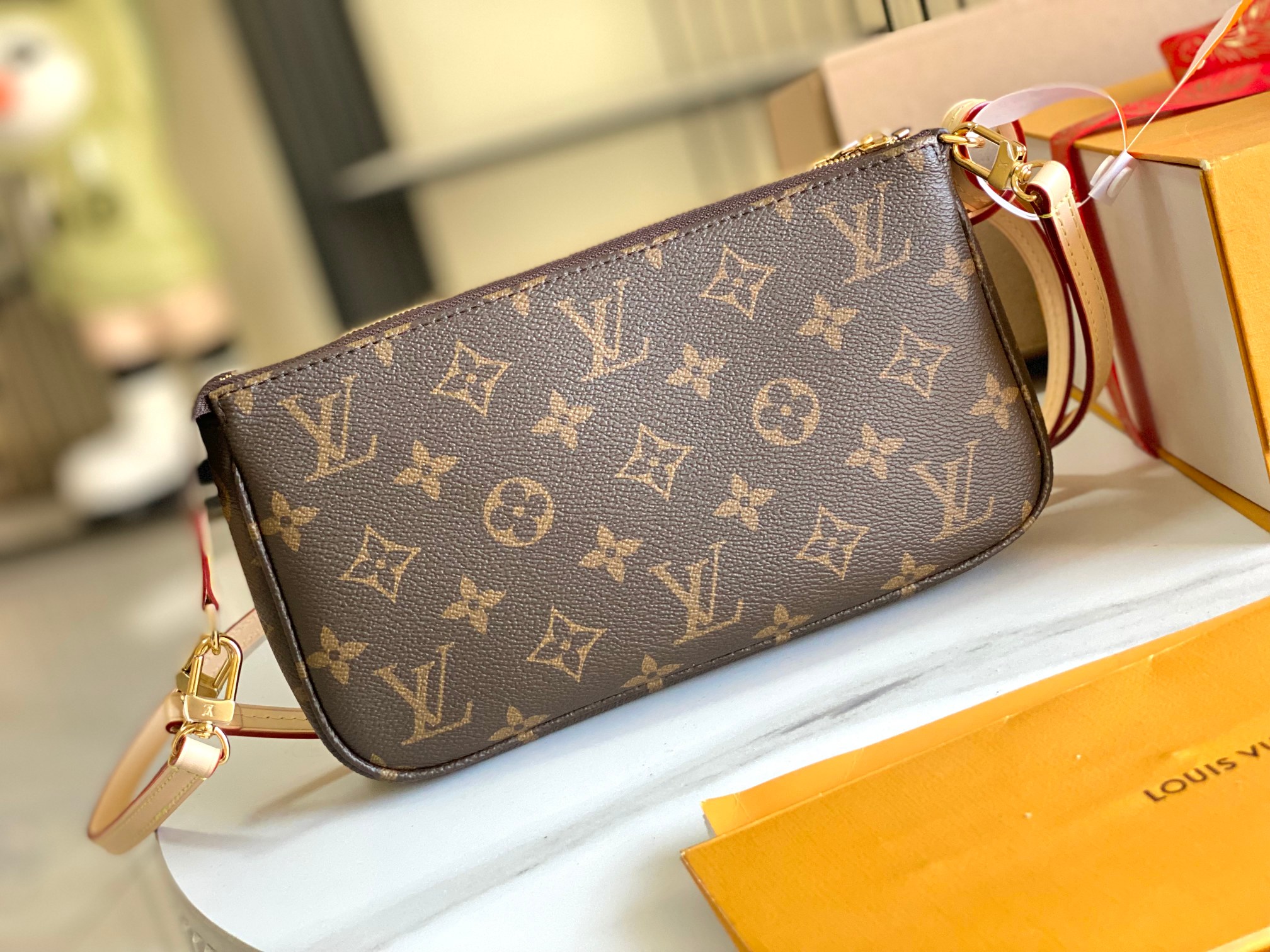Louis Vuitton Haute Couture Classic Luxury Handbag Shoulder Crossbody 2