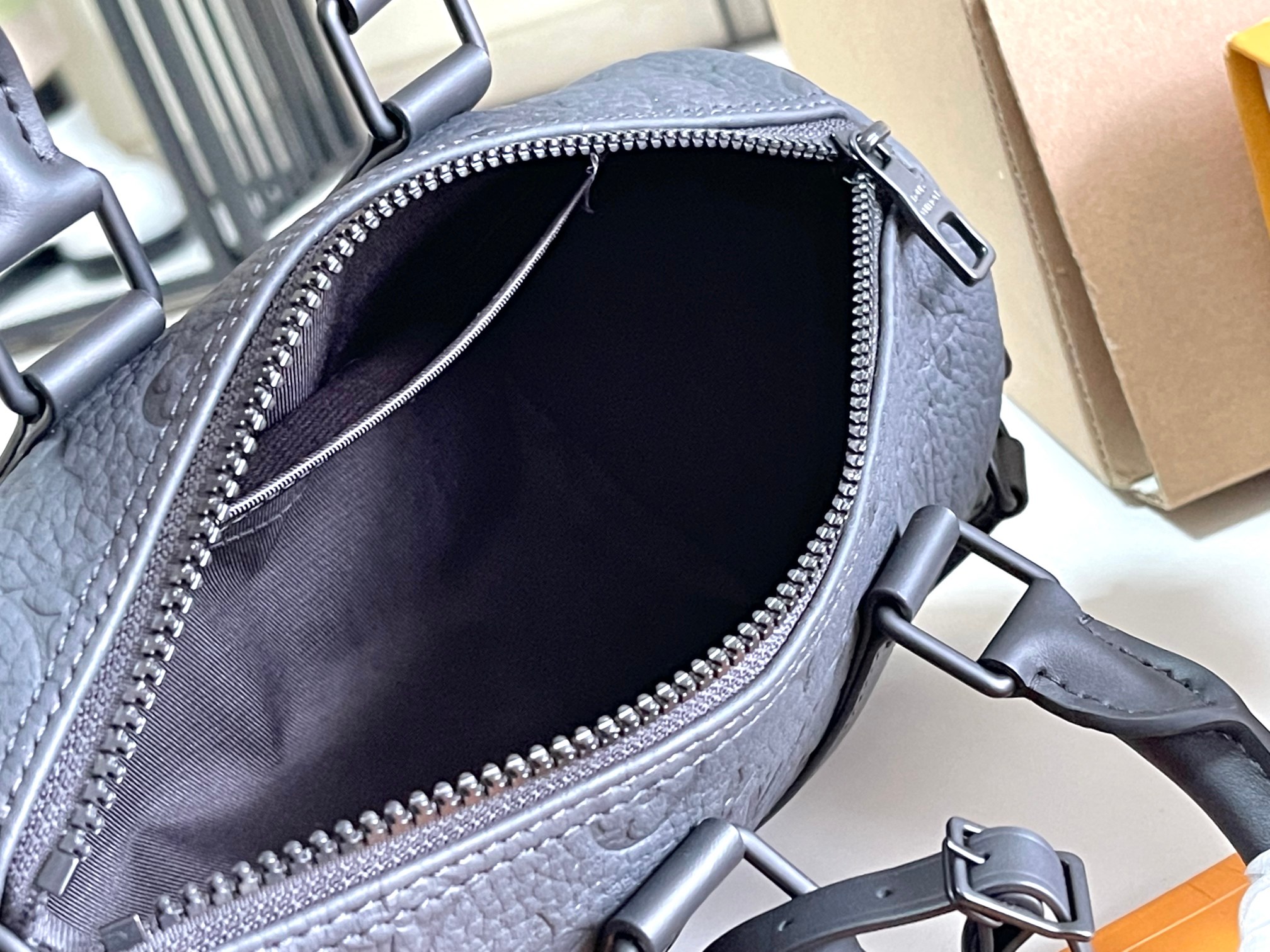 Louis Vuitton Haute Couture Classic Luxury Handbag Shoulder Crossbody 9