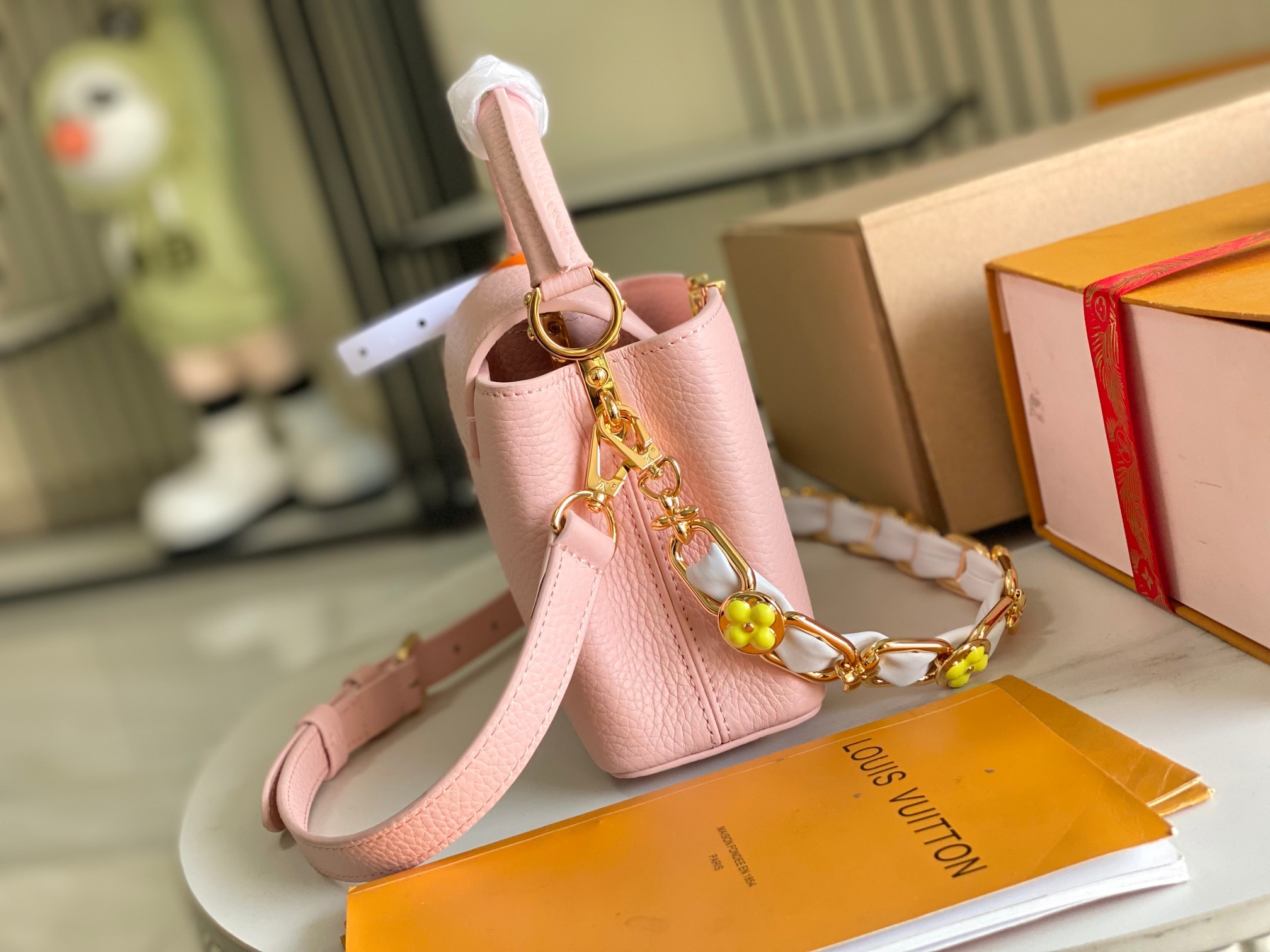 特级配全套包装特级精品原厂皮M23288粉色贝壳升级版五金本季新款Capucines手袋彰显女性气质金属