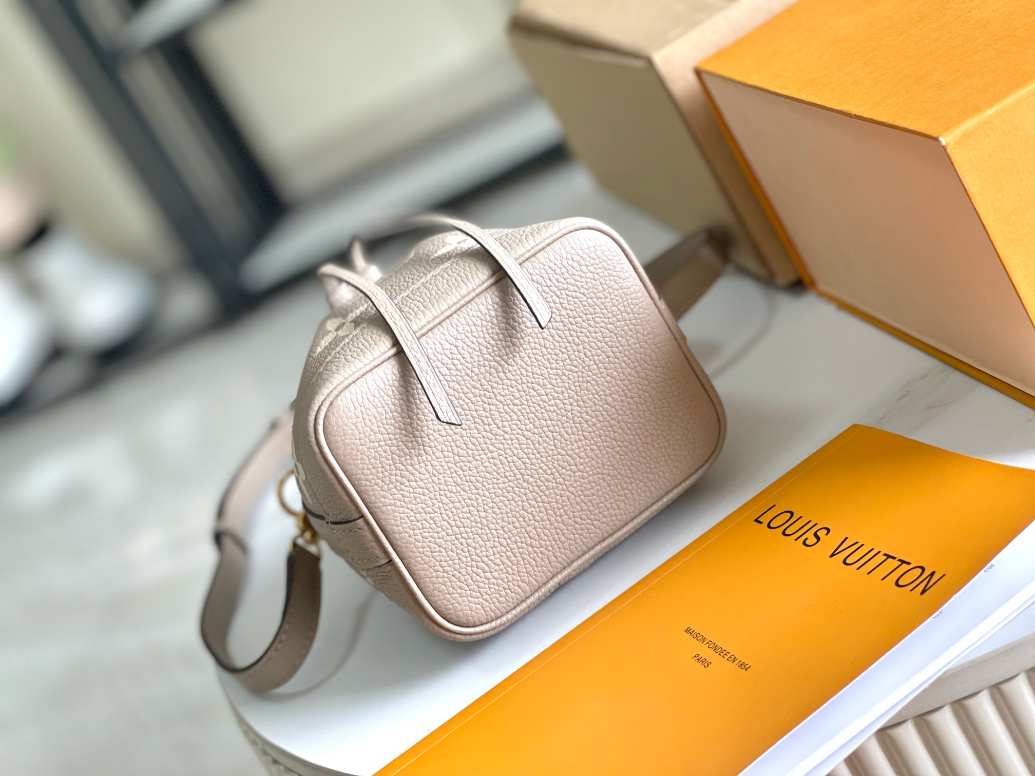Louis Vuitton Gray Leather Bucket Bag, 13x16x10cm, M46291, Full Set 6 a1721550013560 7805