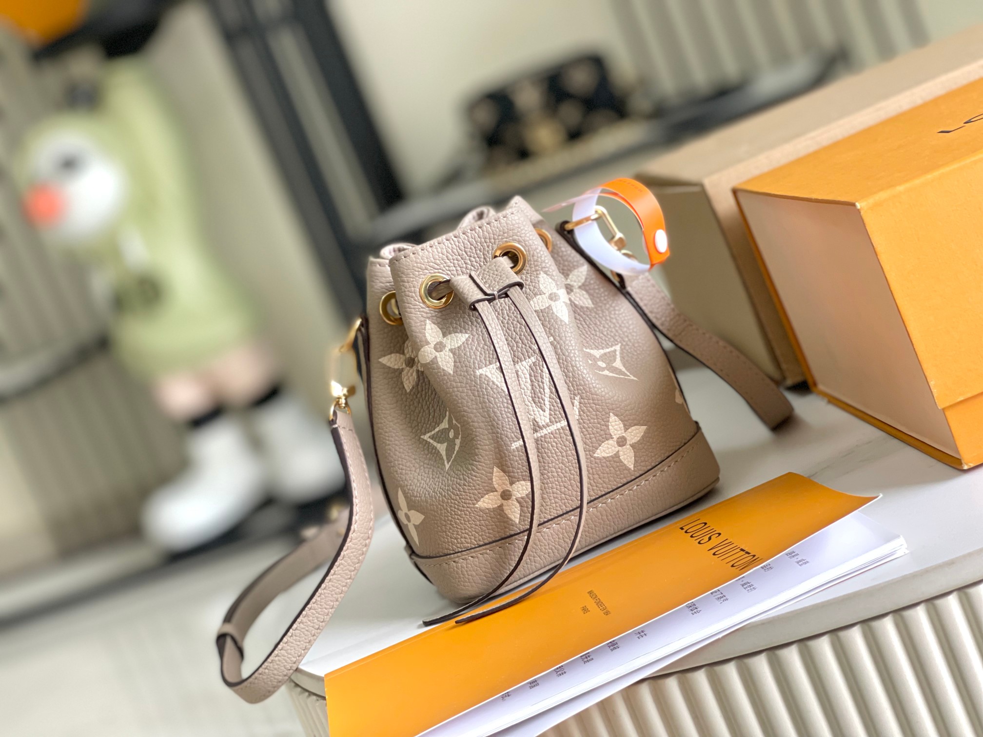 Louis Vuitton Gray Leather Bucket Bag, 13x16x10cm, M46291, Full Set 3 a1721550026663 4740
