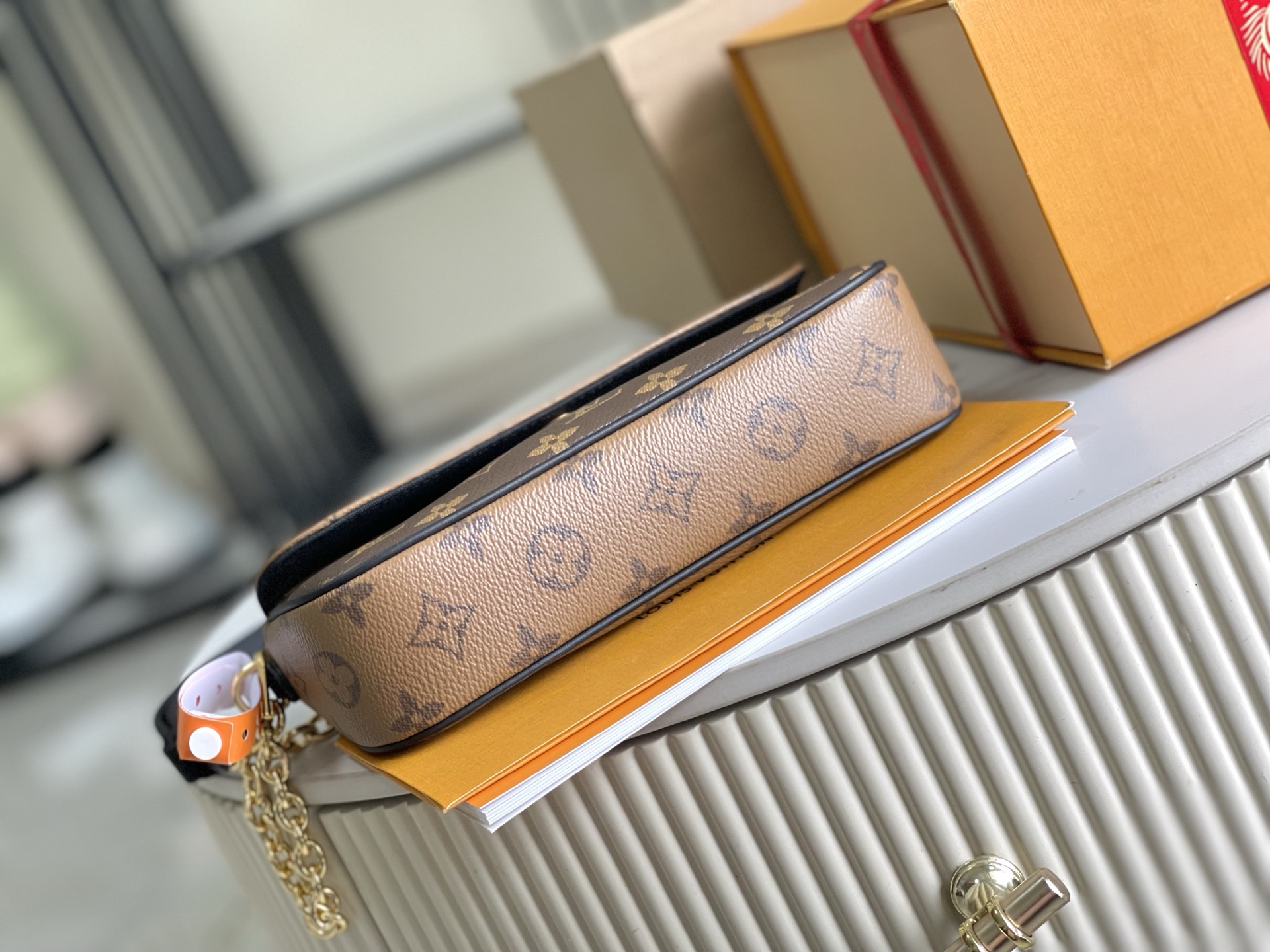 特級全鋼五金の高品質イタリアンレザー製ハンドバッグ