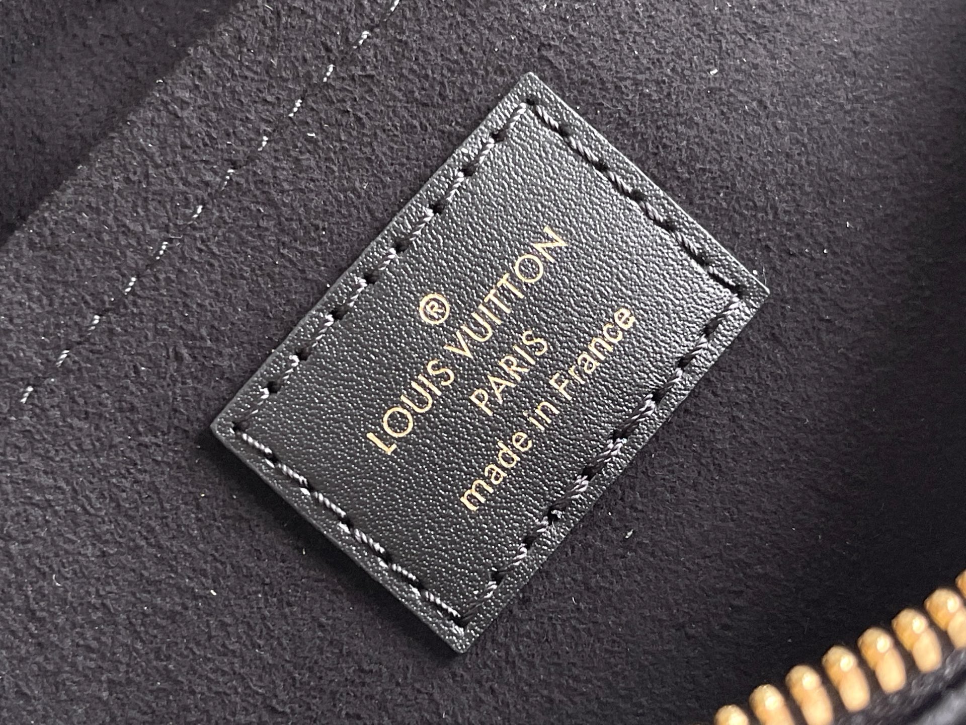 Louis Vuitton M23640 Black Leather Handbag with Chain Strap 9 i1750565387590 6659 0 6