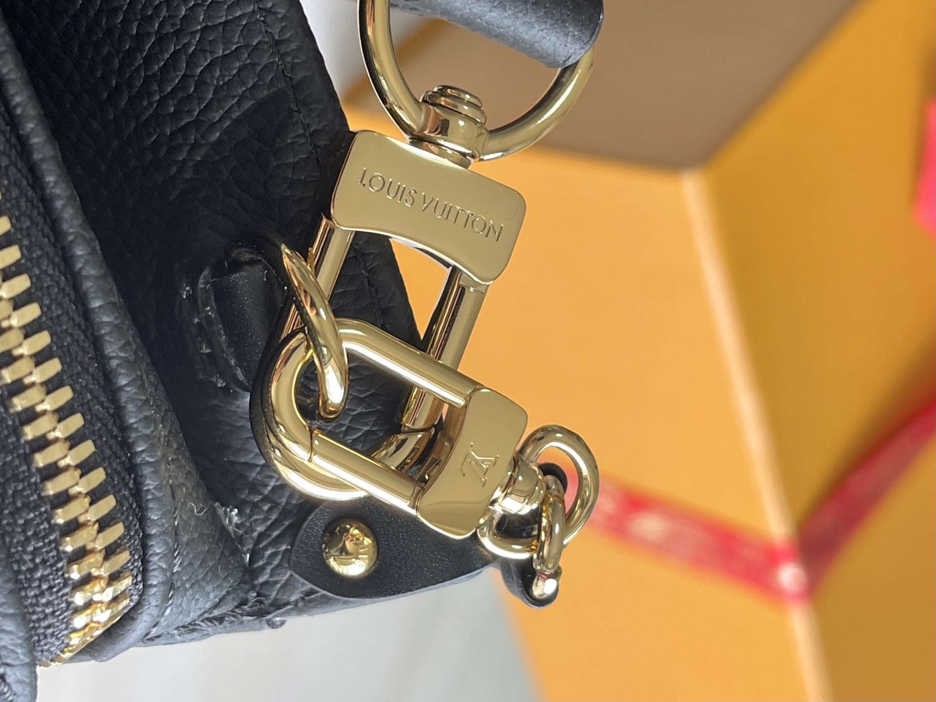 Louis Vuitton M23640 Black Leather Handbag with Chain Strap 6 i1750565389282 6619 0 7