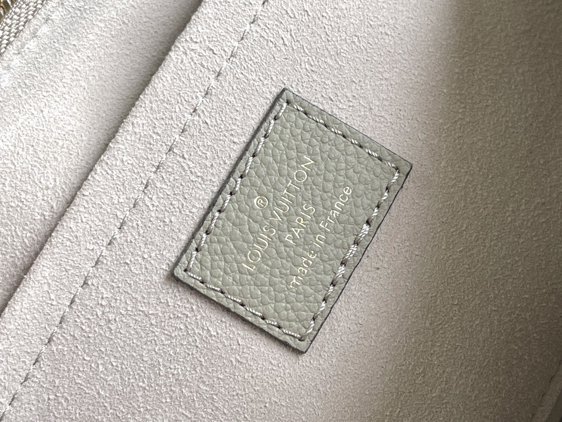 Louis Vuitton M23641 Bag, Premium Leather, Complete Packaging, 23x12x4.3 CM 10 i1750565593004 1382 0 8