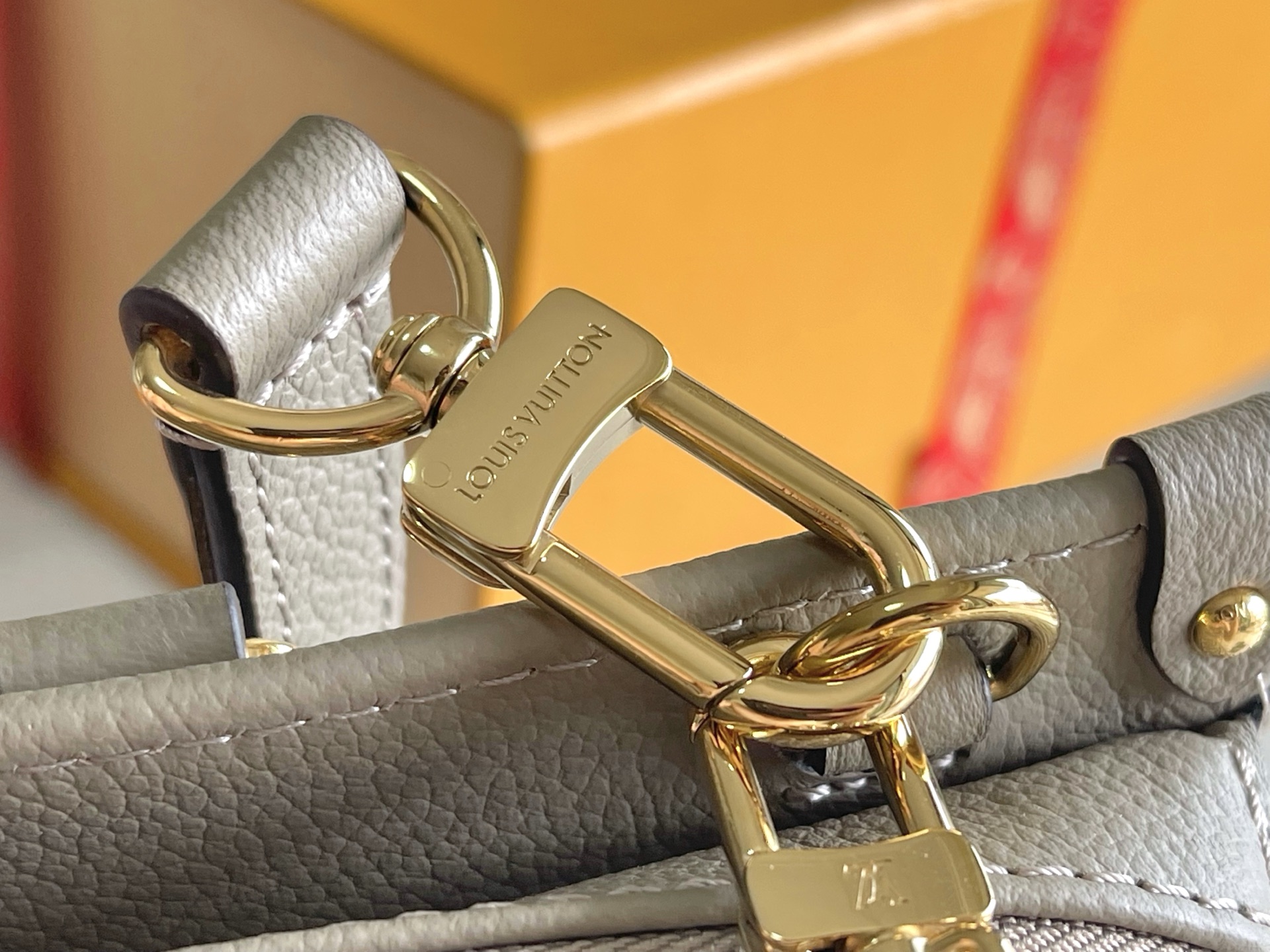 Louis Vuitton M23641 Bag, Premium Leather, Complete Packaging, 23x12x4.3 CM 8 i1750565594244 4243 0 6