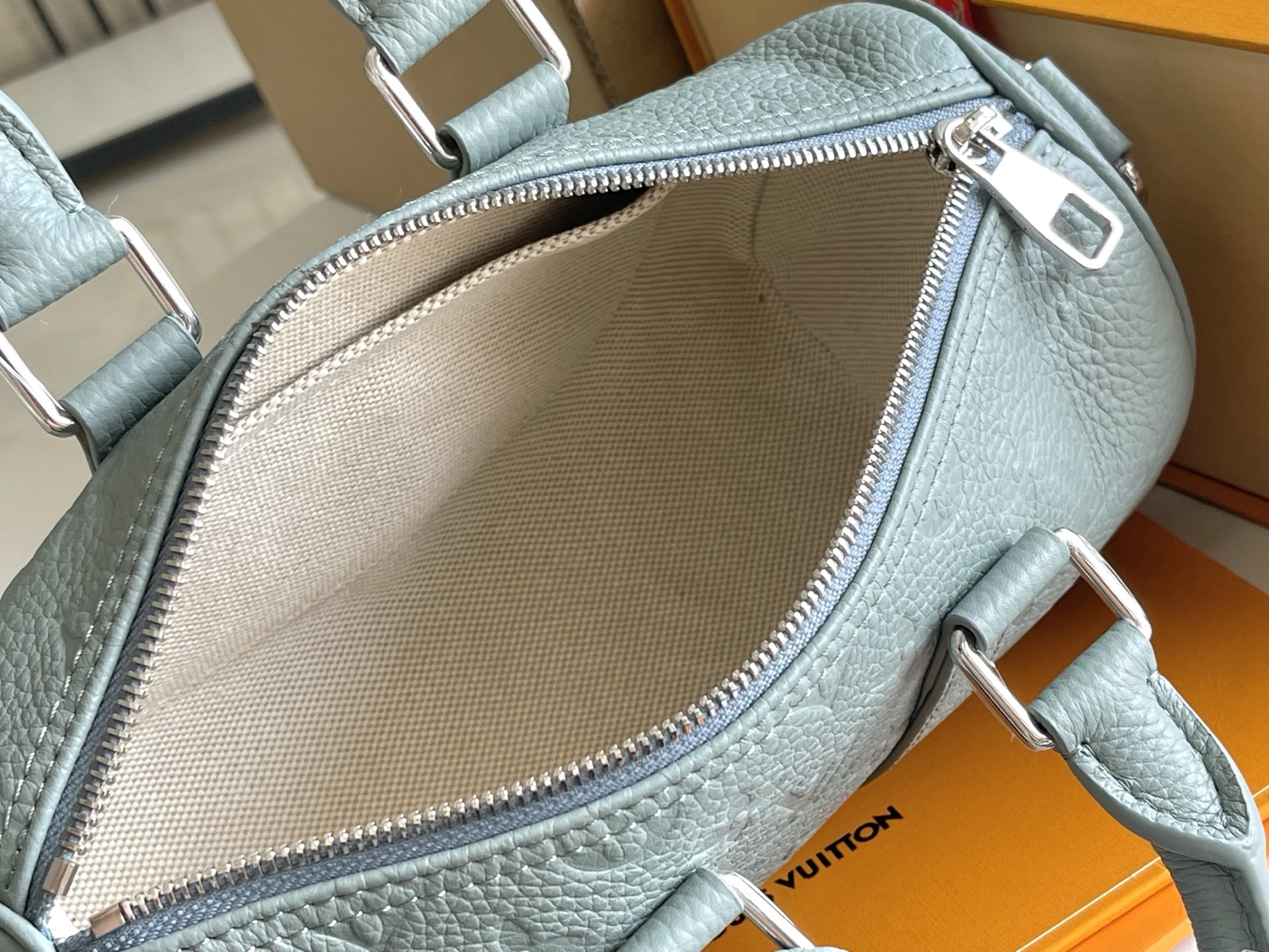 Louis Vuitton M13866 Blue Leather Handbag, 25x15x11cm, Full Set 10 i1750828194276 3541 0 8