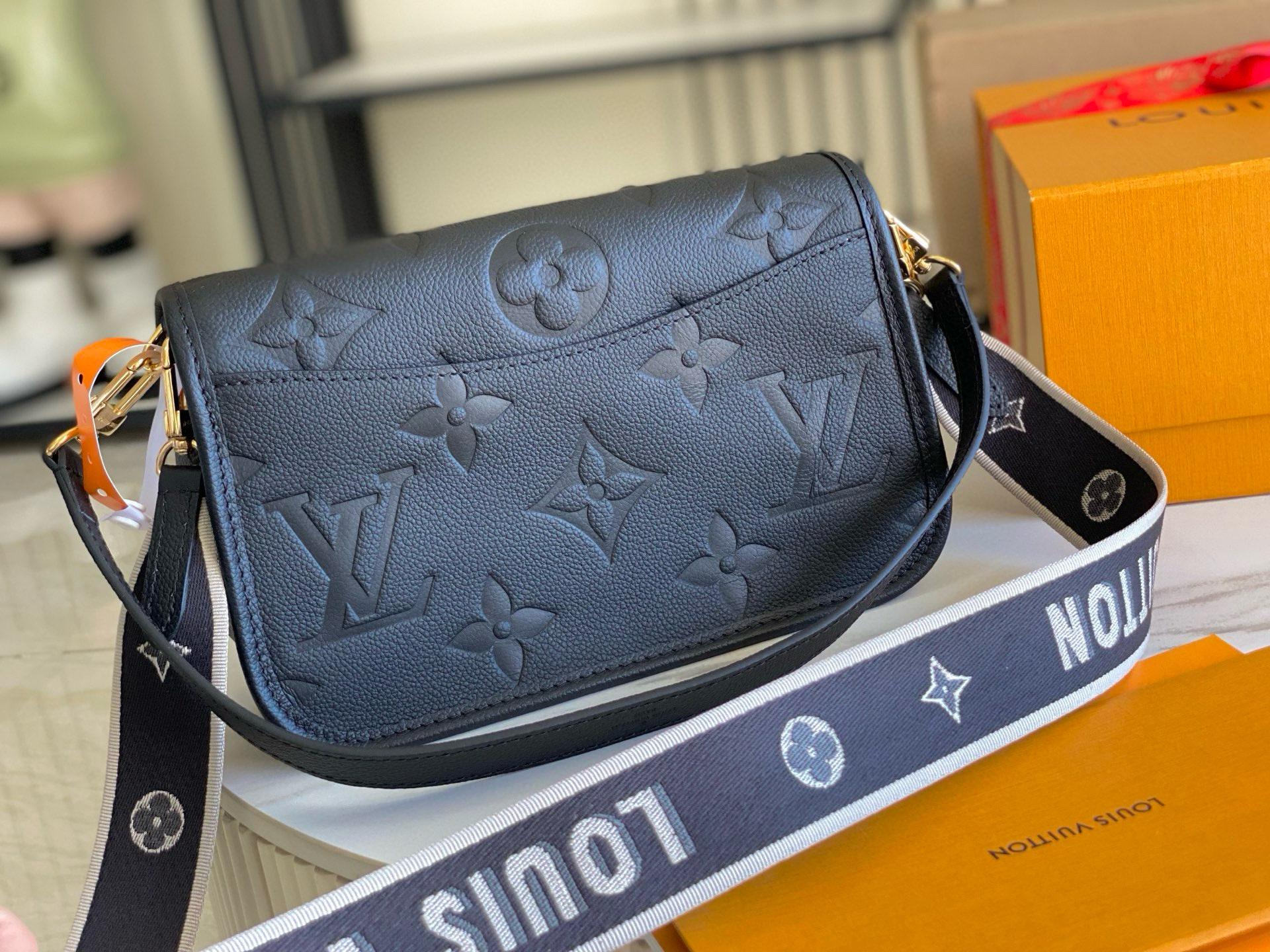 Louis Vuitton M46386 Black Leather Shoulder Bag, 23x16x8.5cm 5 i1753598129276 6944 0 3