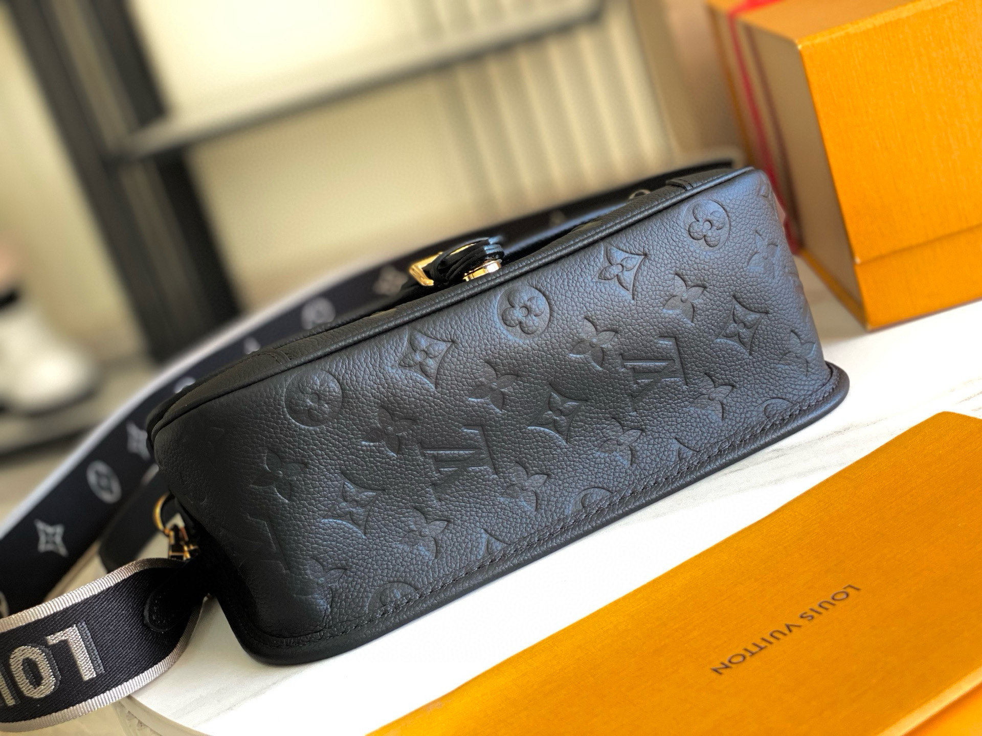 Louis Vuitton M46386 Black Leather Shoulder Bag, 23x16x8.5cm 6 i1753598129928 5343 0 4