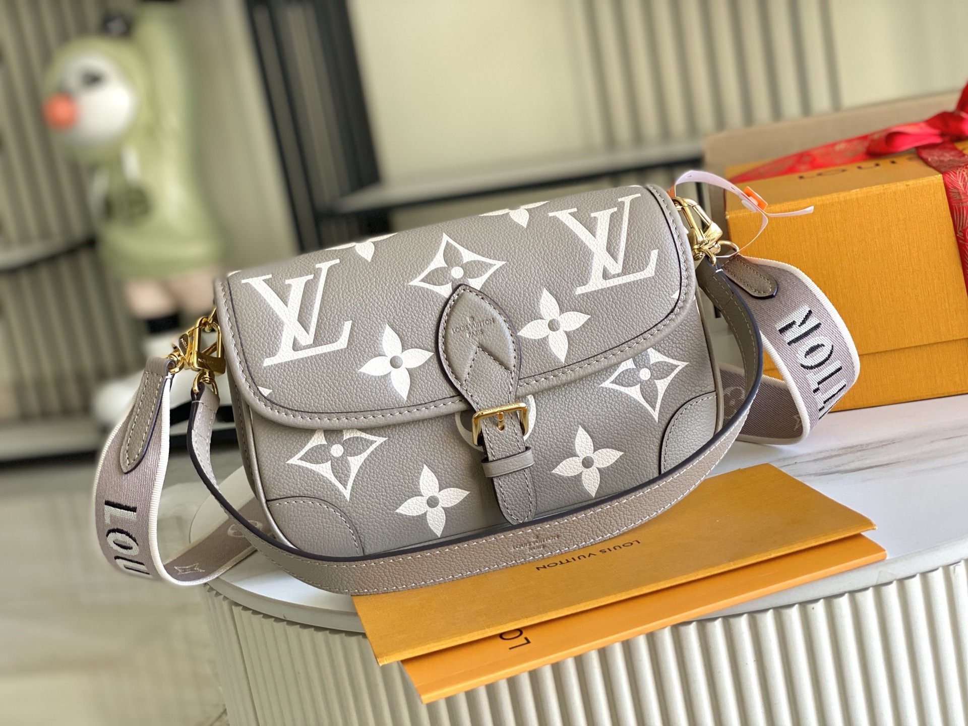 Louis Vuitton Gray Monogram Empreinte Marais Shoulder Bag M46583 3 i1753598324662 785 0 1