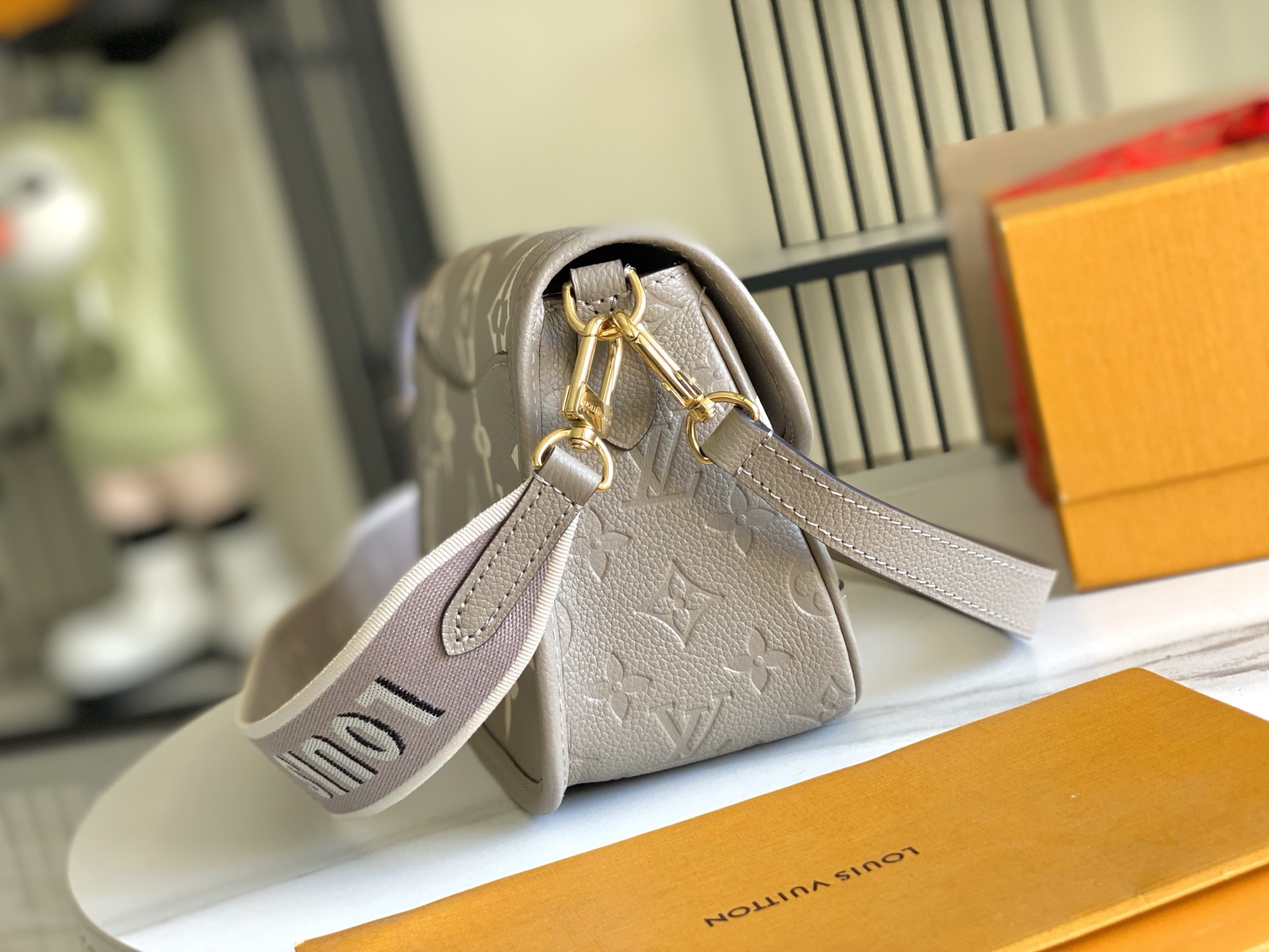 Louis Vuitton Gray Monogram Empreinte Marais Shoulder Bag M46583 4 i1753598324666 6778 0 2
