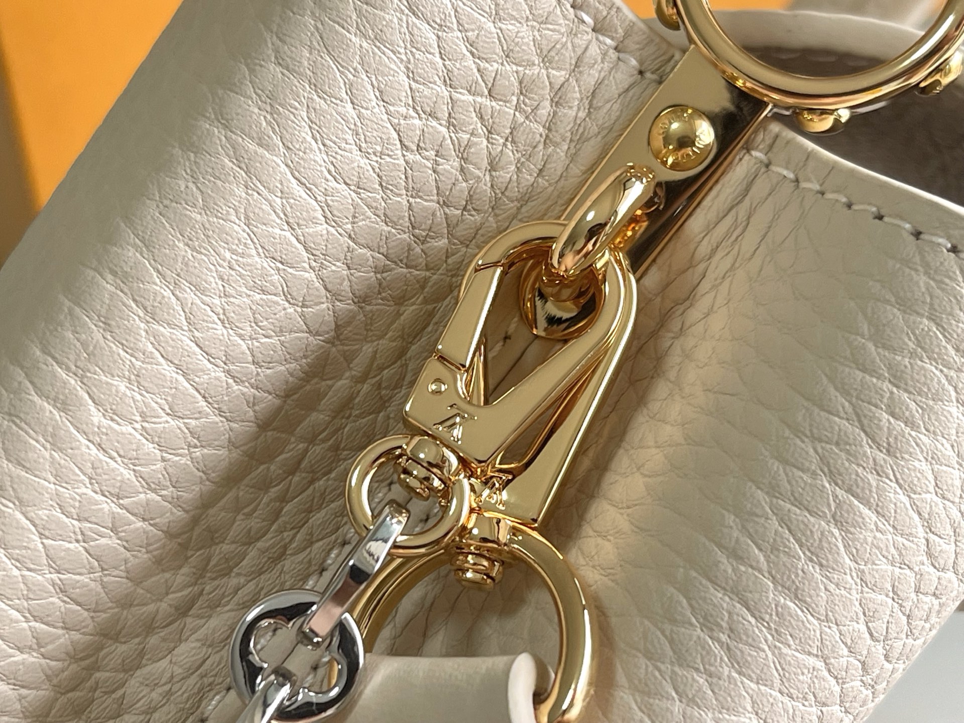 特级精品原厂皮米白迷你CapucinesBB手袋