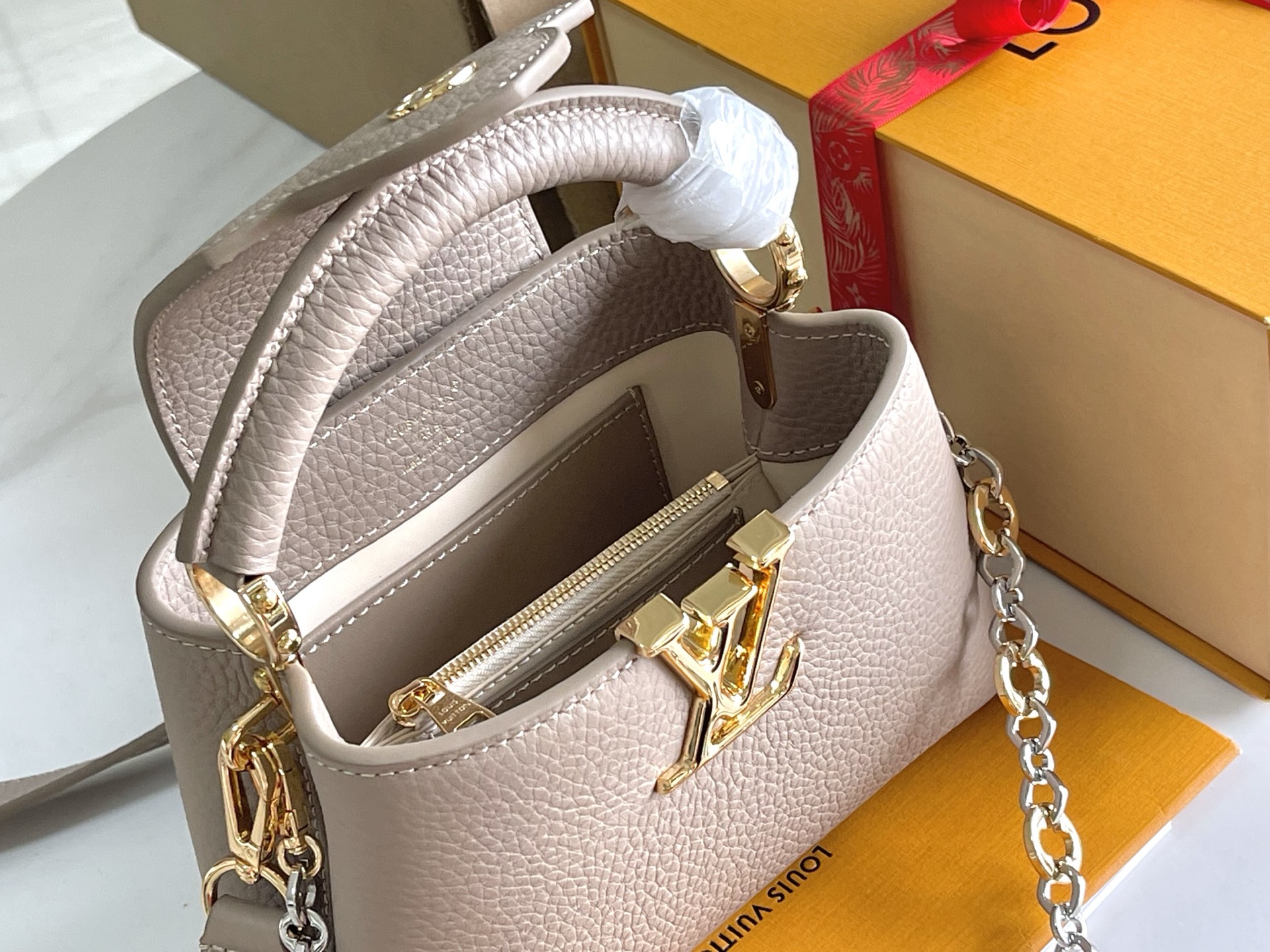 特级原厂皮灰色迷你CapucinesBB手袋