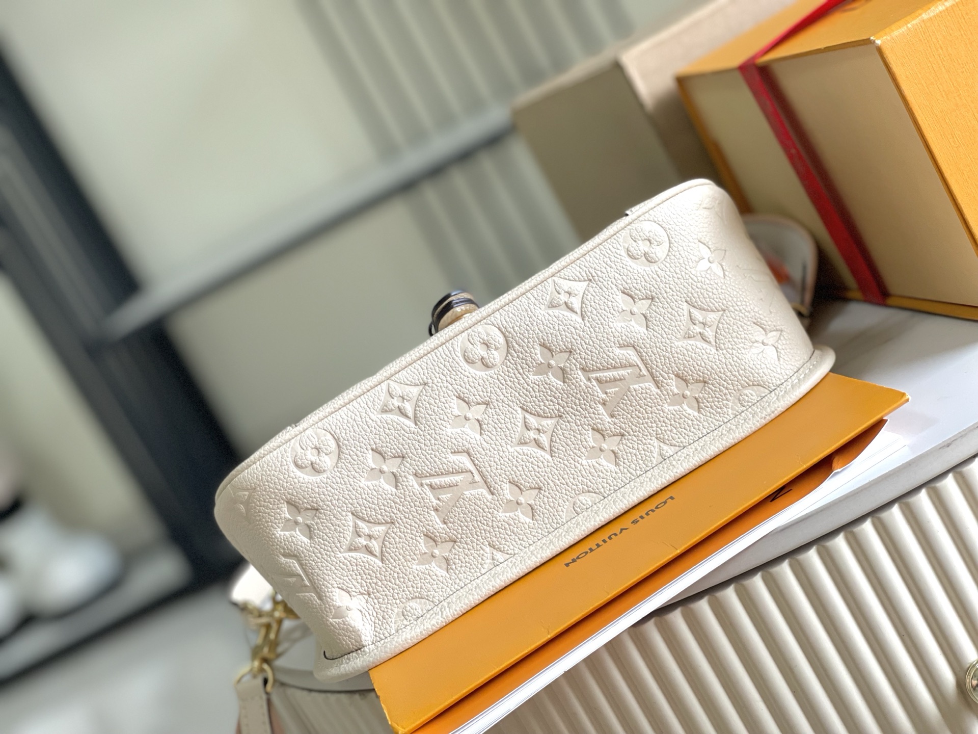 Louis Vuitton White Embossed Leather Shoulder Bag with Adjustable Strap 5 i1755323519189 2478 0 4