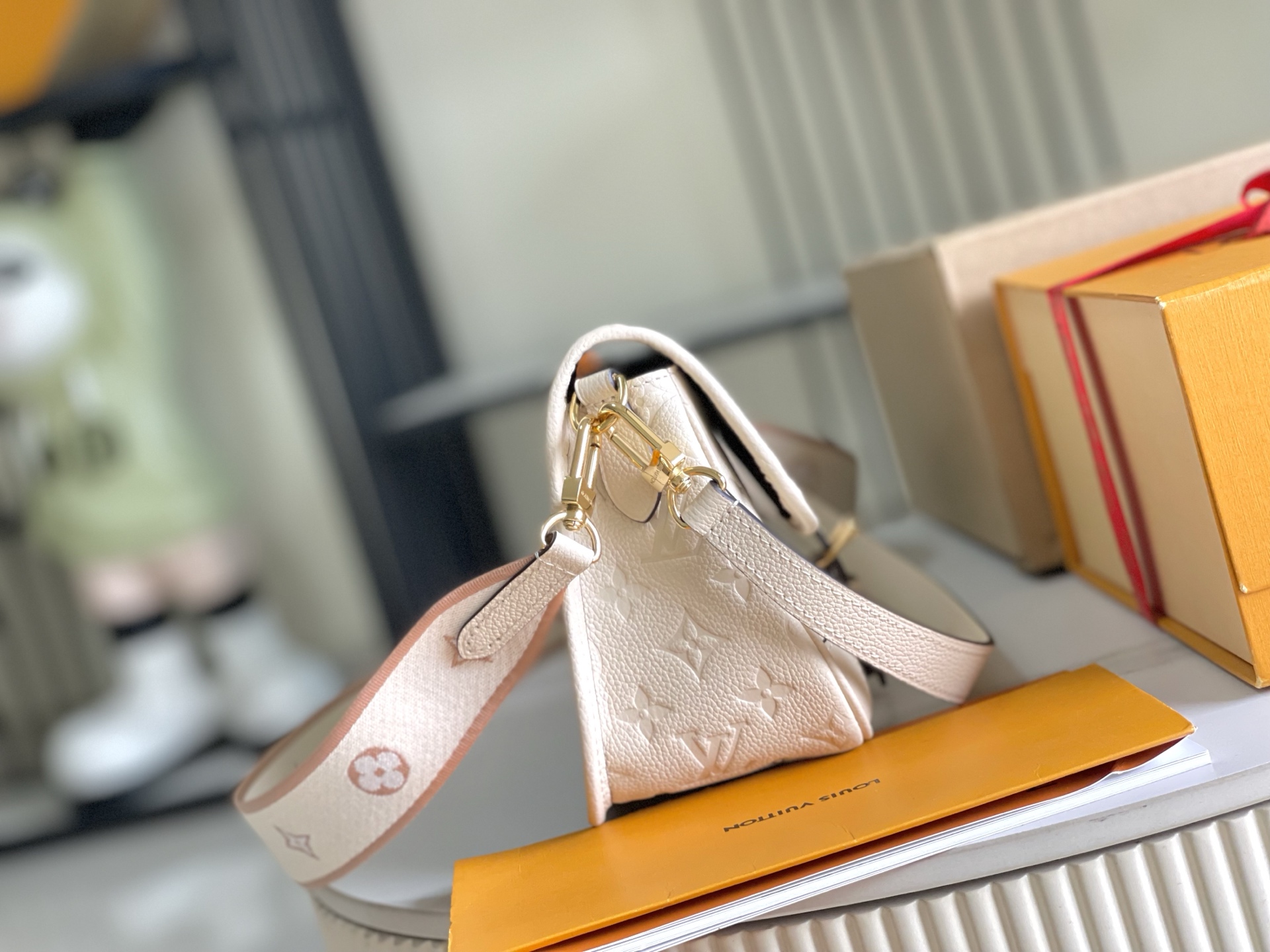 Louis Vuitton White Embossed Leather Shoulder Bag with Adjustable Strap 3 i1755323521020 6584 0 2