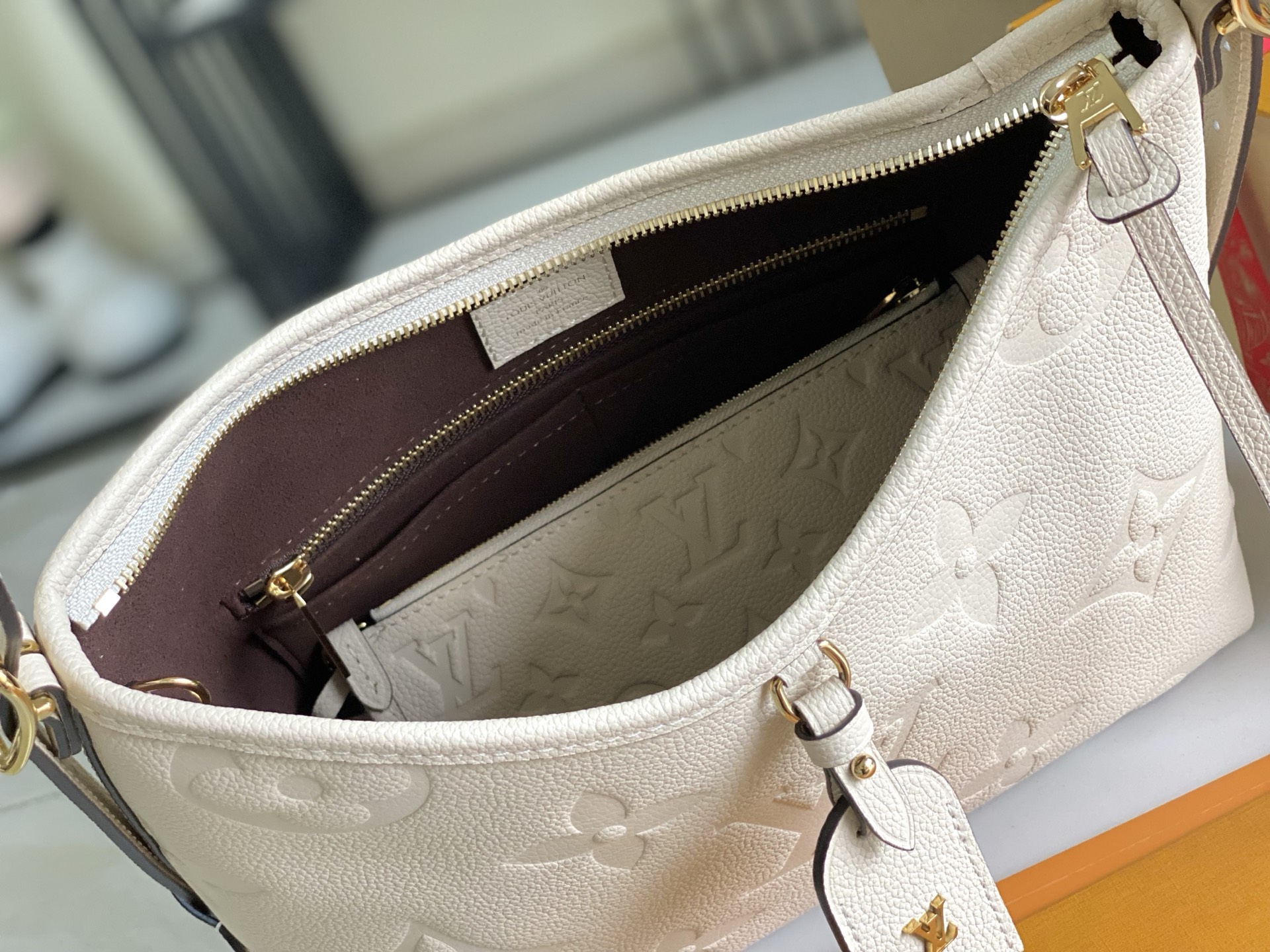 Louis Vuitton White Leather Embossed Monogram Hobo Bag, 24x29.5x12 CM 6 i1755666079539 915 0 5