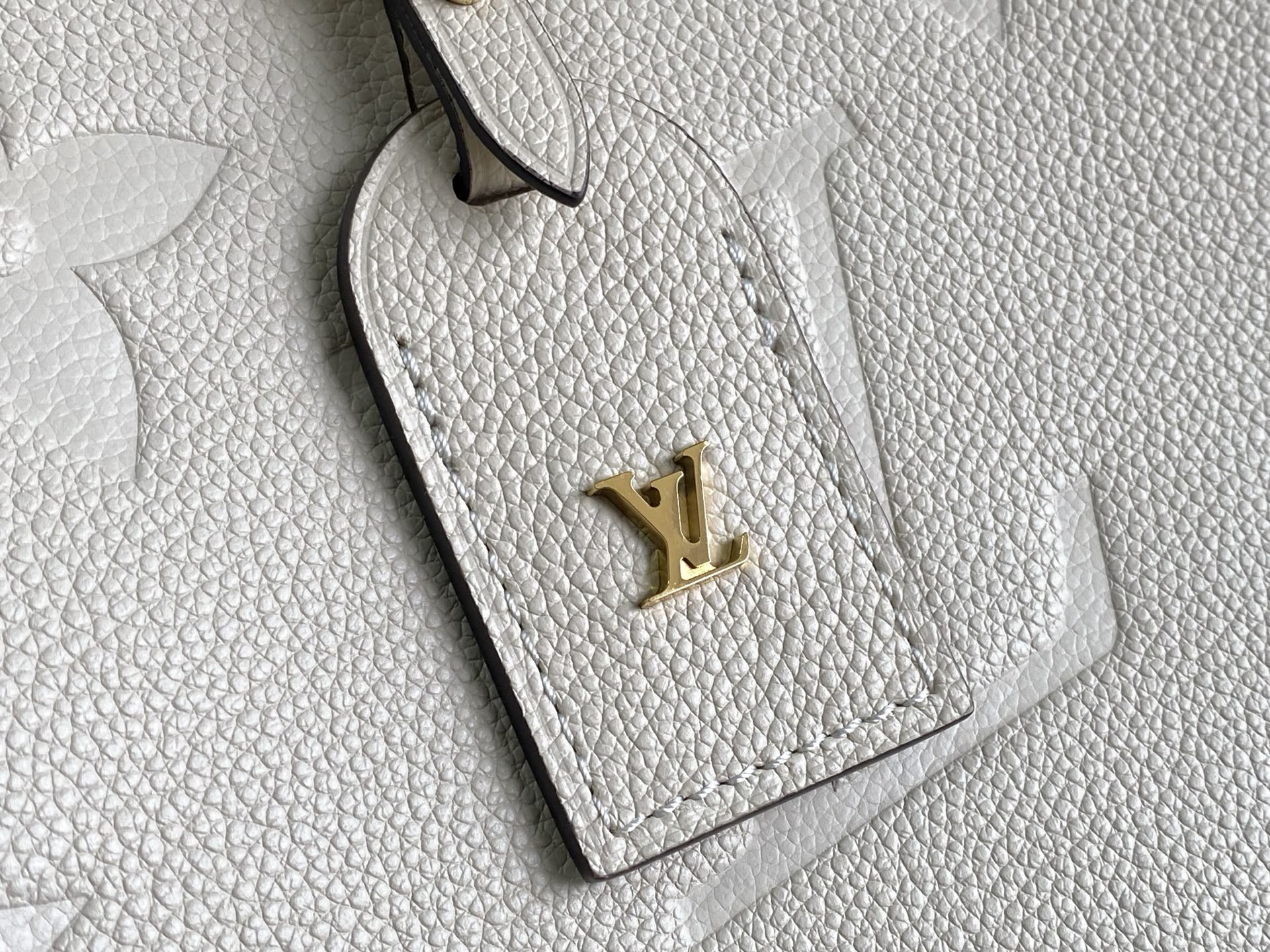 Louis Vuitton White Leather Embossed Monogram Hobo Bag, 24x29.5x12 CM 5 i1755666081003 2292 0 4