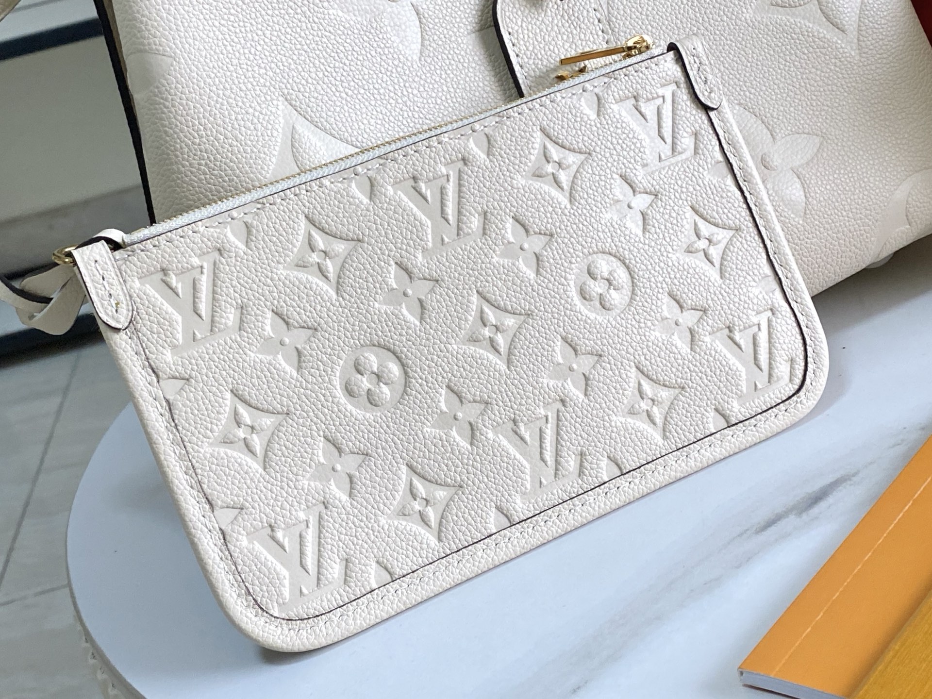 Louis Vuitton White Leather Embossed Monogram Hobo Bag, 24x29.5x12 CM 8 i1755666081003 8755 0 7
