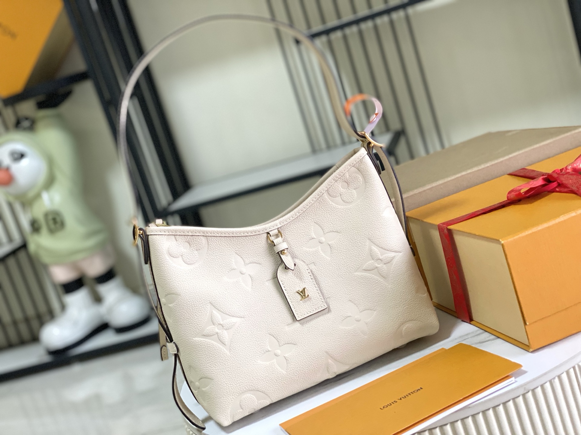 Louis Vuitton White Leather Embossed Monogram Hobo Bag, 24x29.5x12 CM 2 i1755666081084 1002 0 1