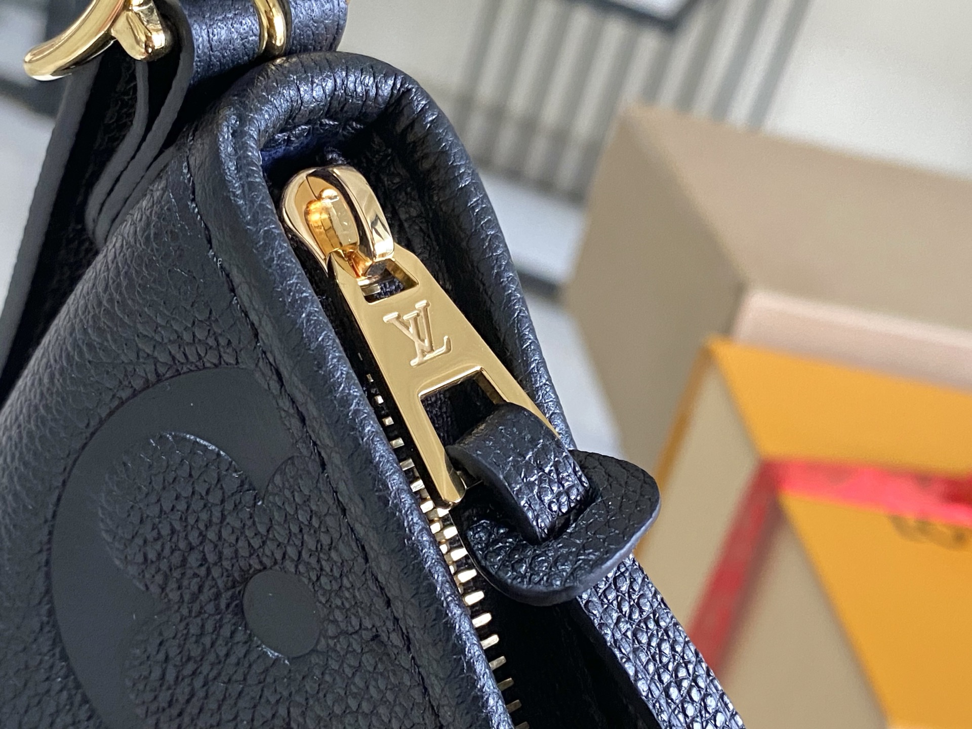 Louis Vuitton Black Leather Bag,Shoulder Bag,24x29.5x12CM,with Full Packaging 8 i1755666295552 1346 0 6