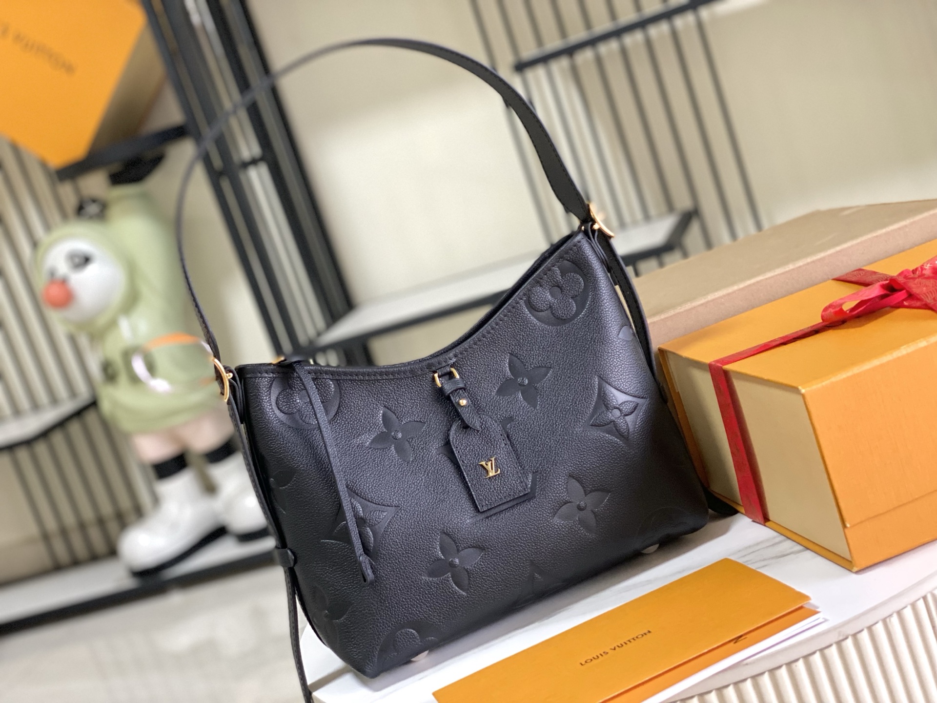 Louis Vuitton Black Leather Bag,Shoulder Bag,24x29.5x12CM,with Full Packaging 3 i1755666295680 6628 0 1