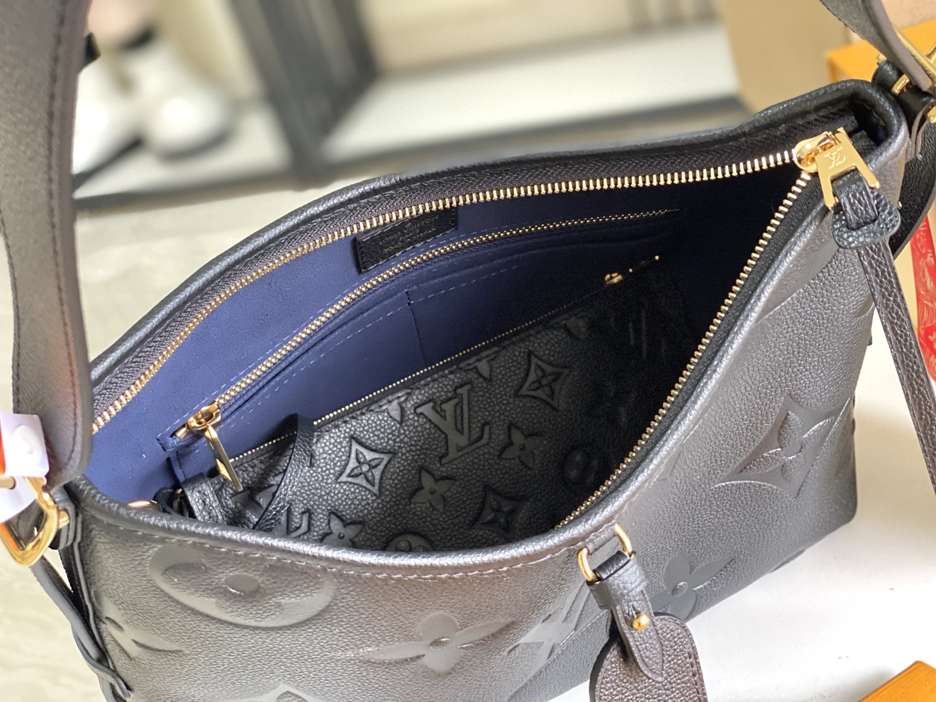 Louis Vuitton Black Leather Bag,Shoulder Bag,24x29.5x12CM,with Full Packaging 10 i1755666295733 4123 0 8